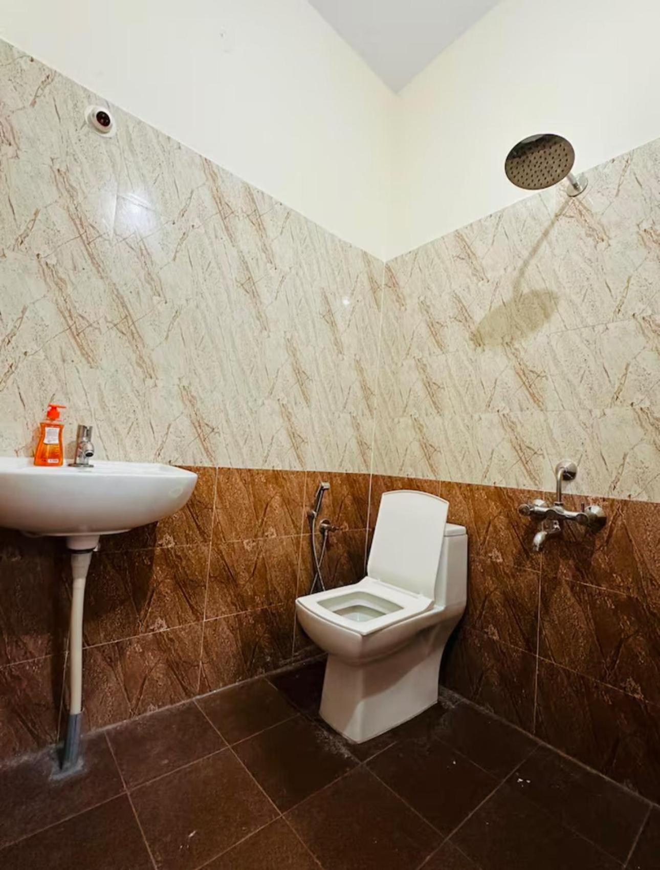 Hotel Deluxe In Whitefield *