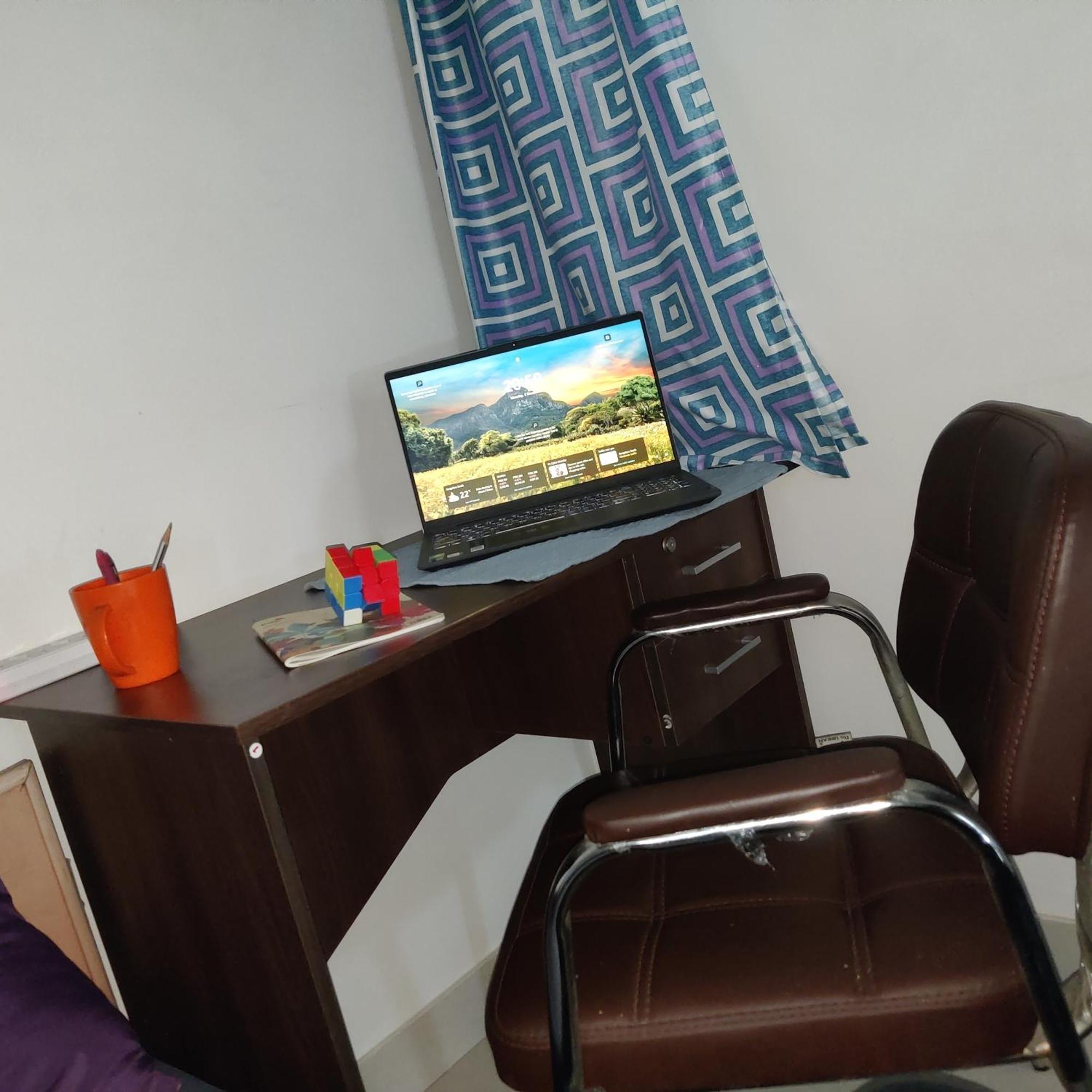 Lakeview Balcony Homestay *