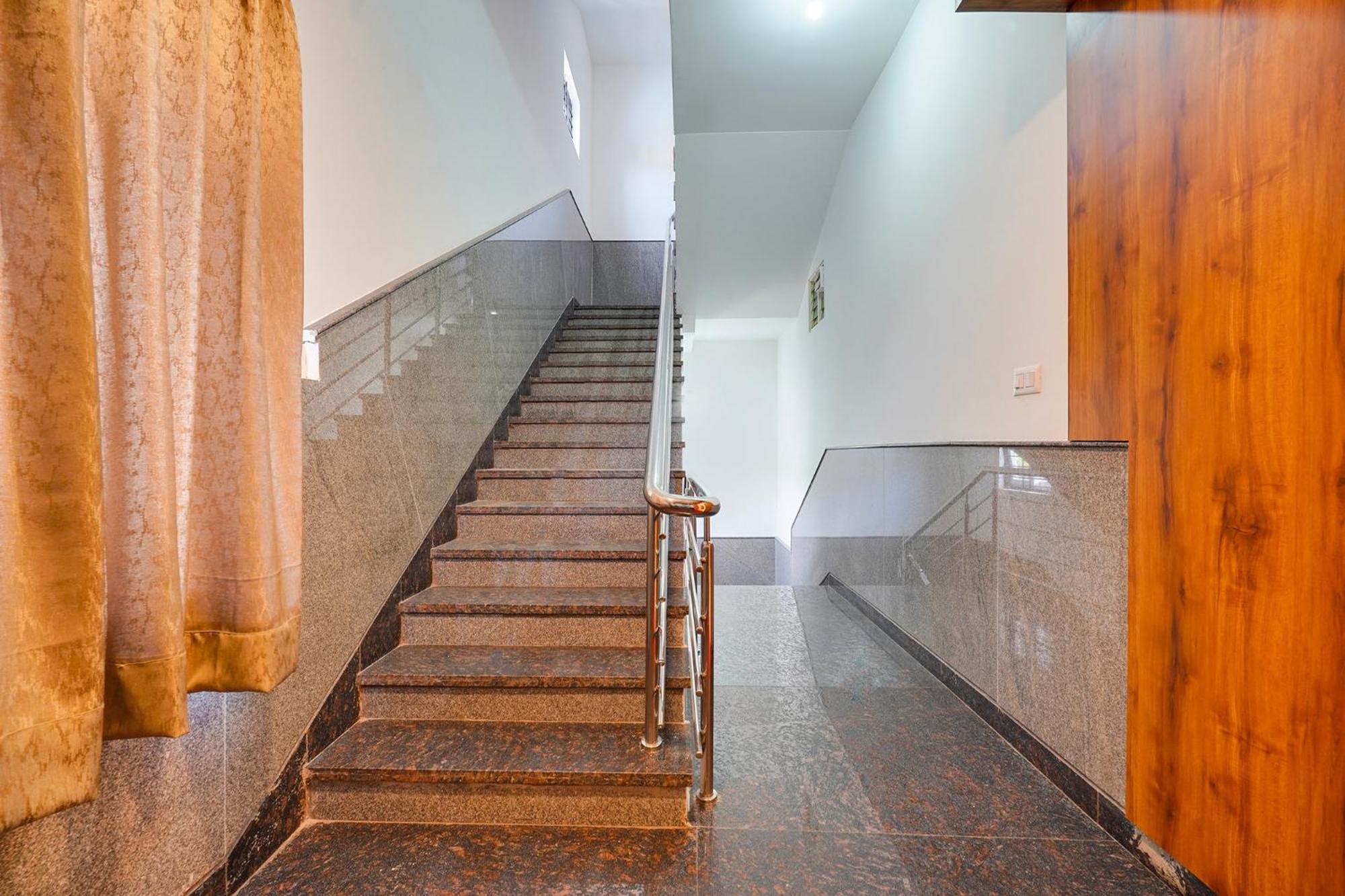 Fabhotel Royal Grand - Basaveshwar Nagar 3* Bangalore