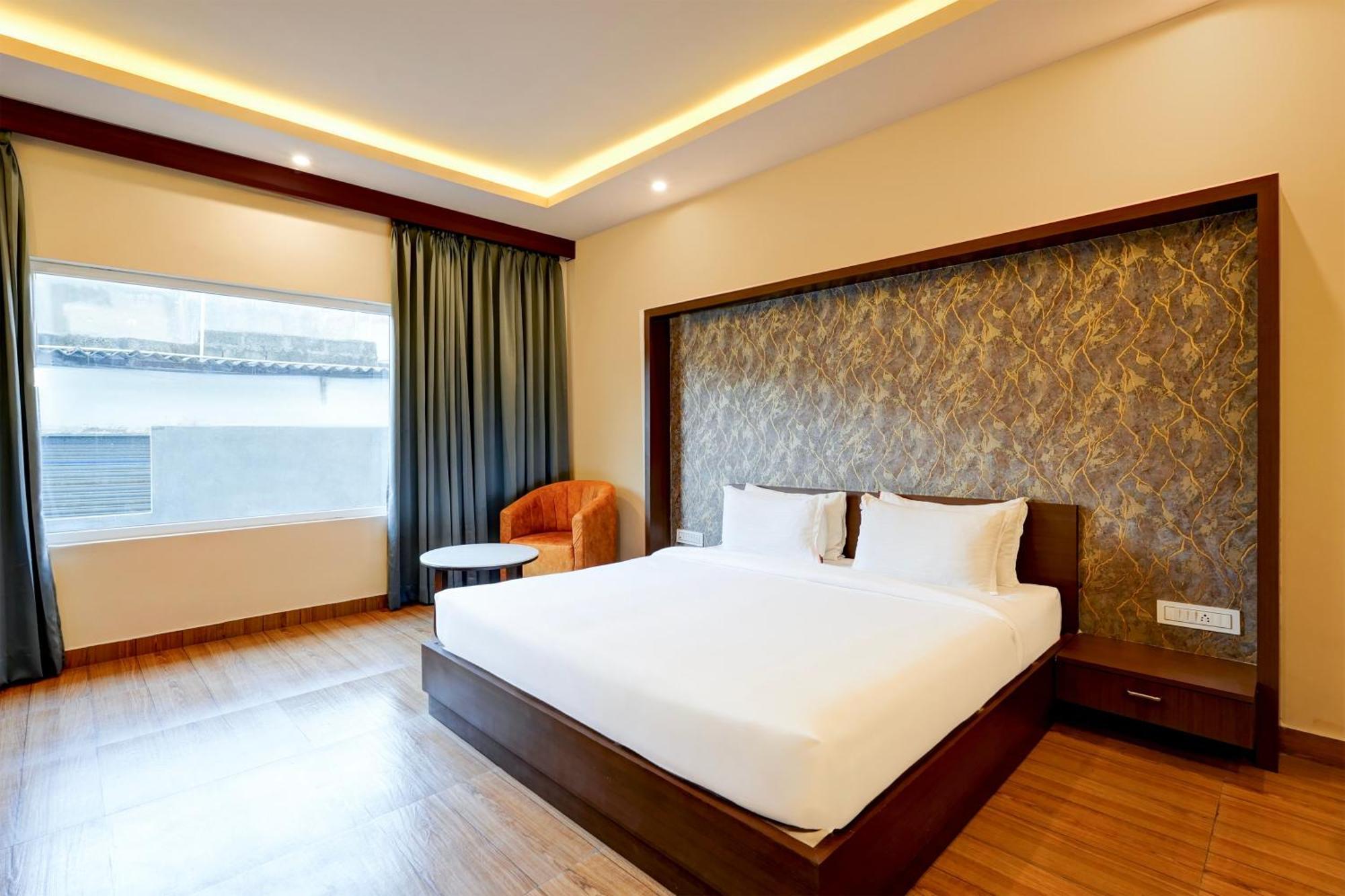 Super Townhouse Oak Mahadevapura Opposite Phoenix Mall 4*