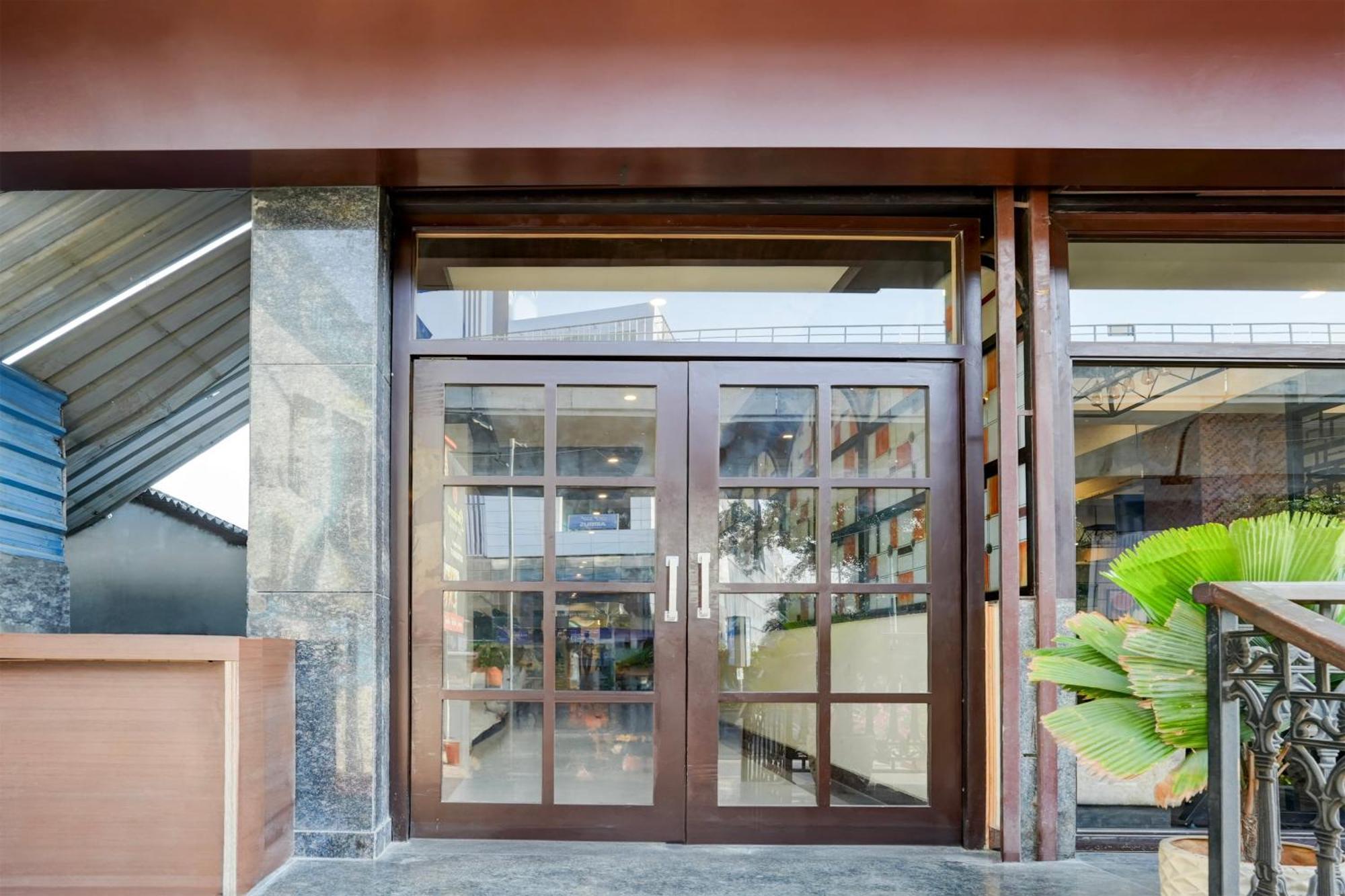 Super Townhouse Oak Mahadevapura Opposite Phoenix Mall 4*