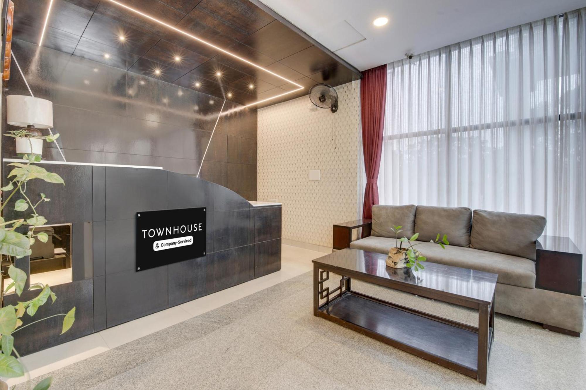 Townhouse Hbr Layout Hotel