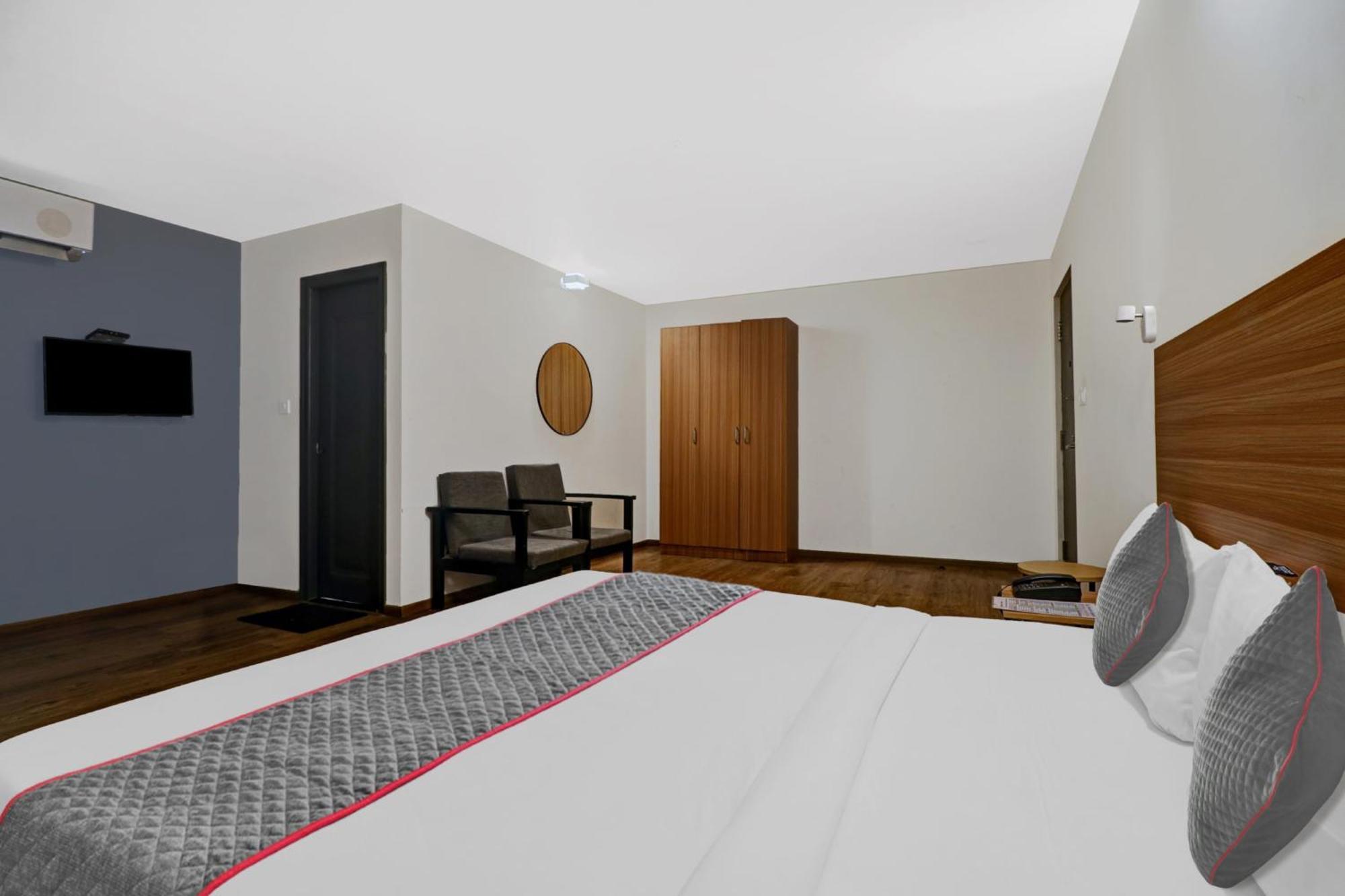 Hotel O Royal Encore