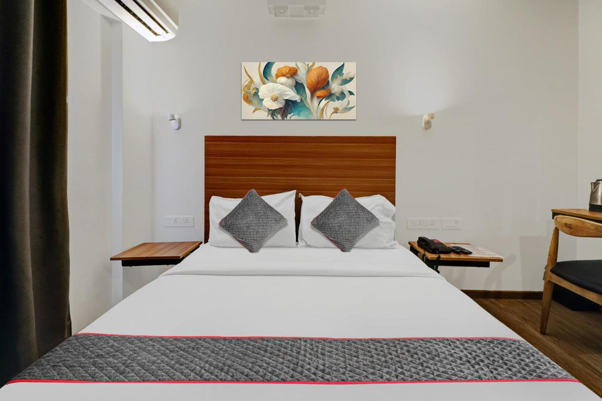 Hotel O Royal Encore