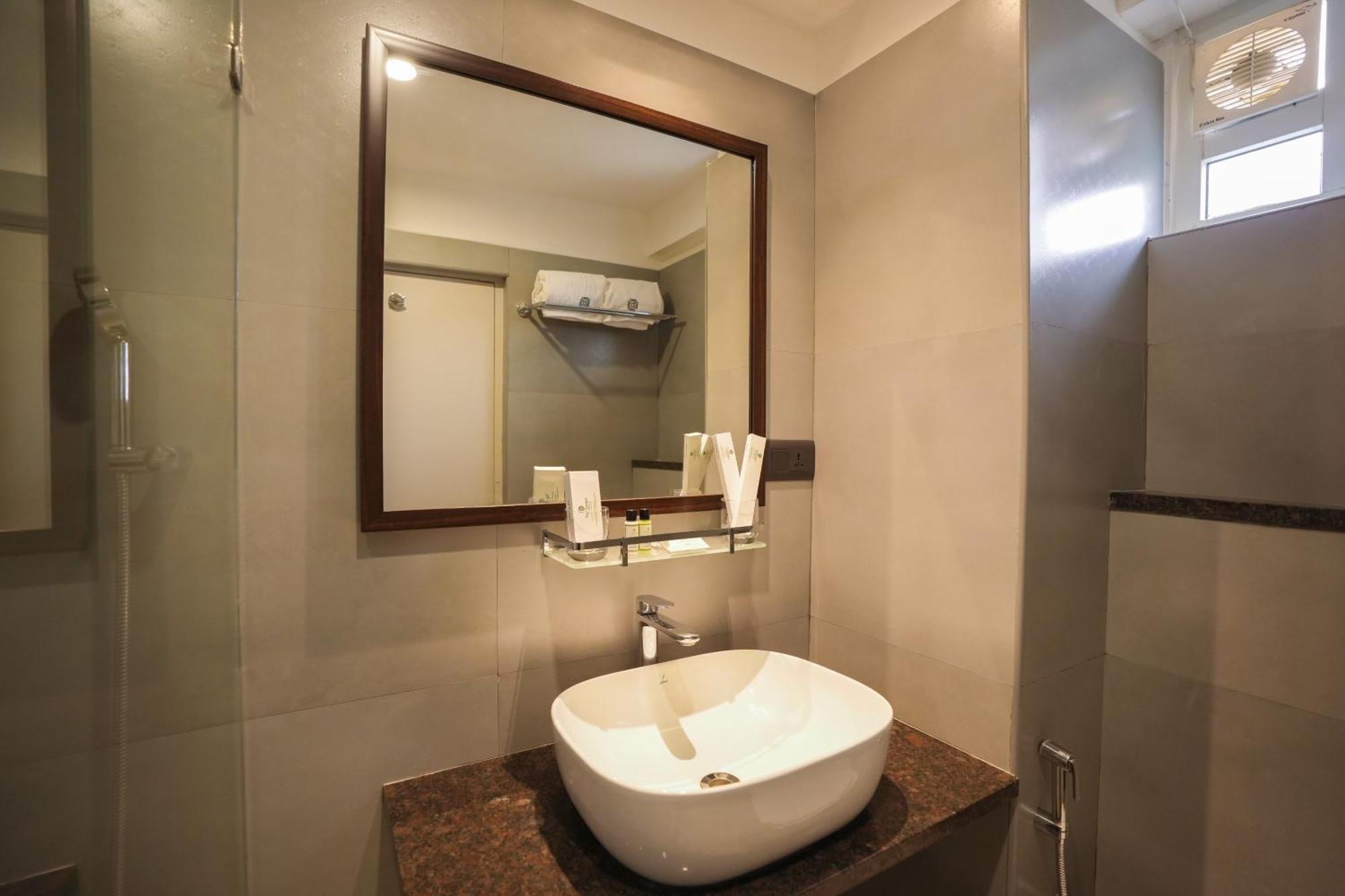 Hotel Vaishnavi Residency