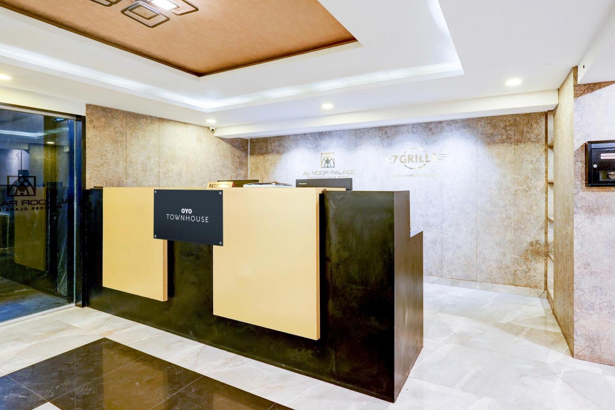 Townhouse 7 Grills Hotel