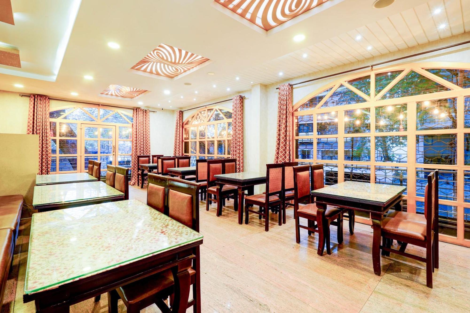 Townhouse 7 Grills Hotel