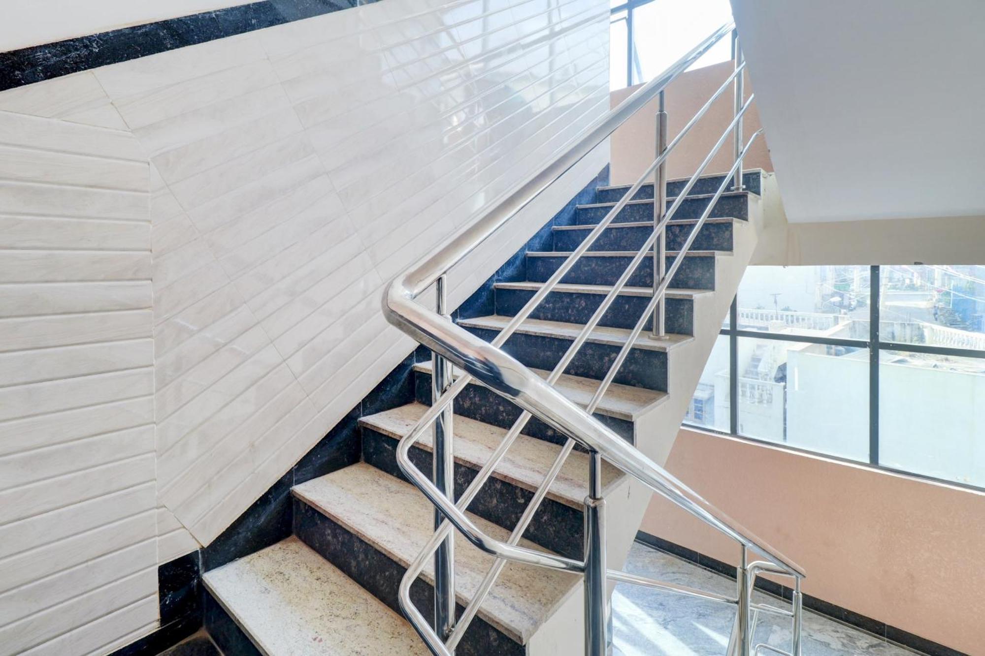 O Elite Lifestyle Red Rose Near 7d Voyage Hotel