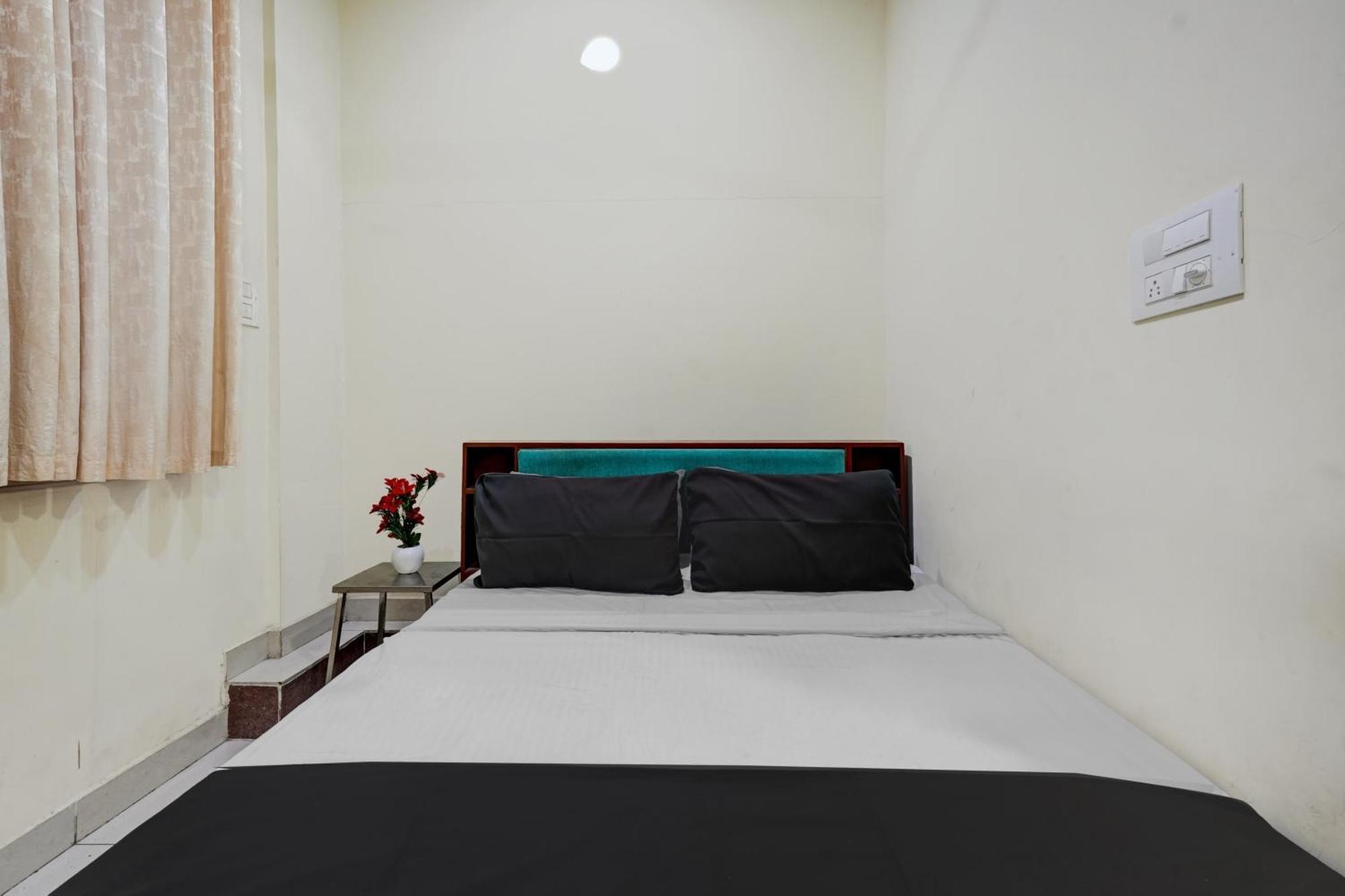 O Chamundeshwari Comfort Hotel *
