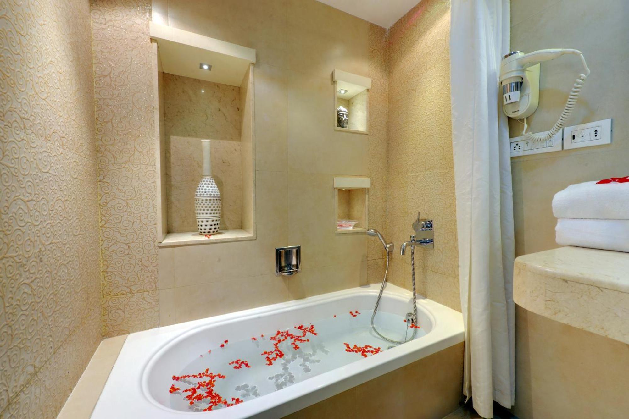 Hotel The Luxant 4*