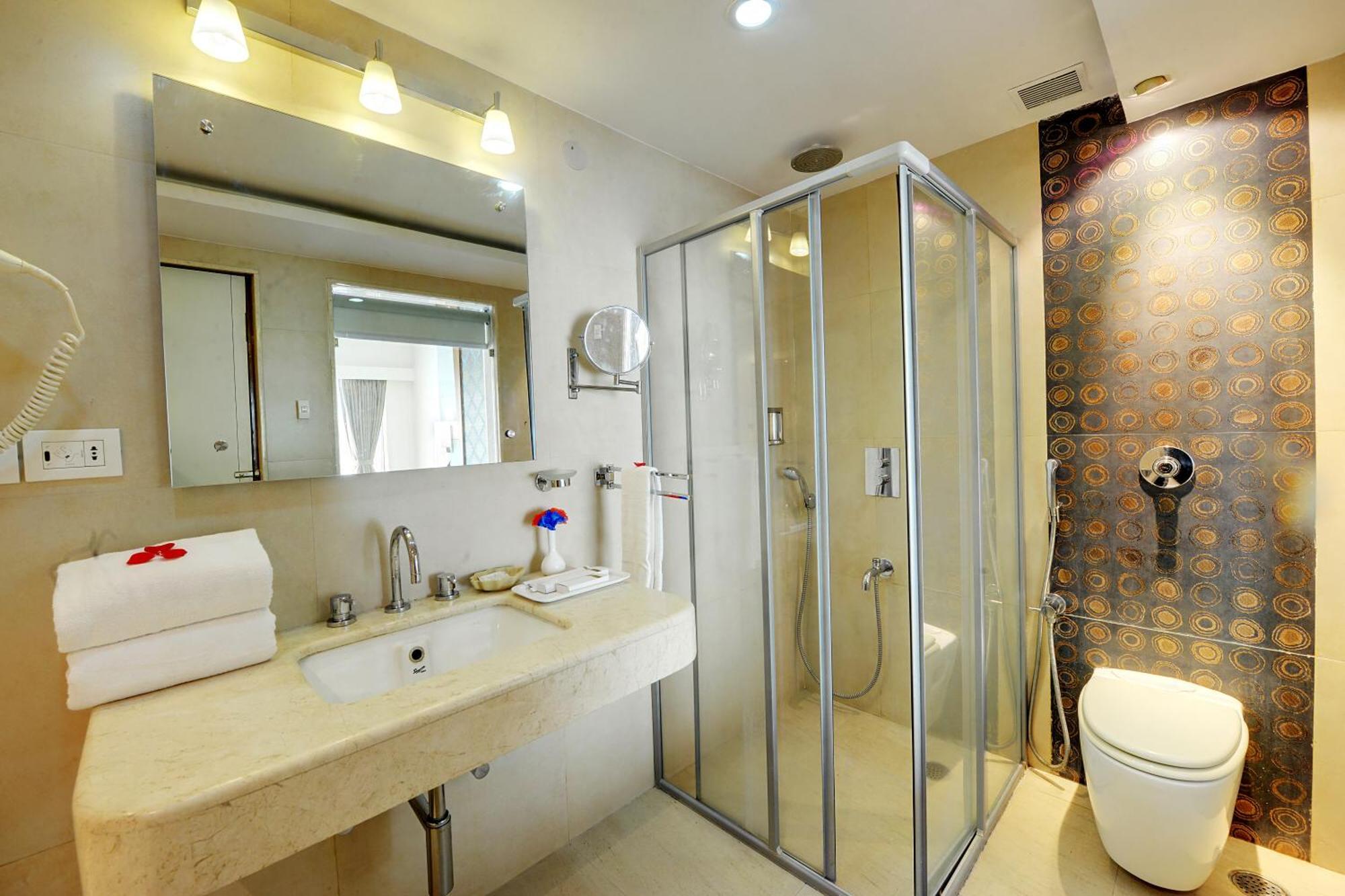 Hotel The Luxant 4*