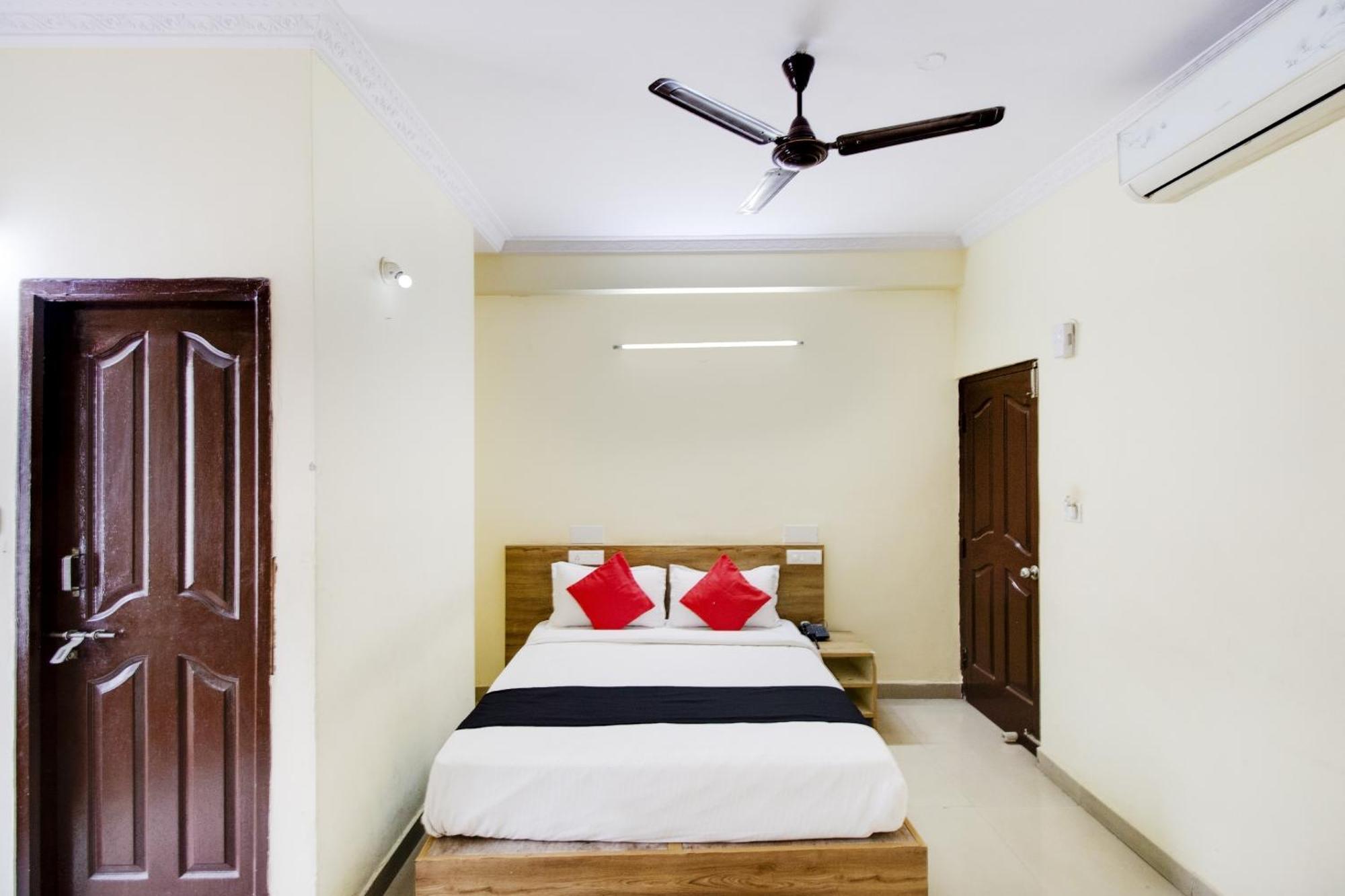 Oyo 75993 Shanti Nivas 3*