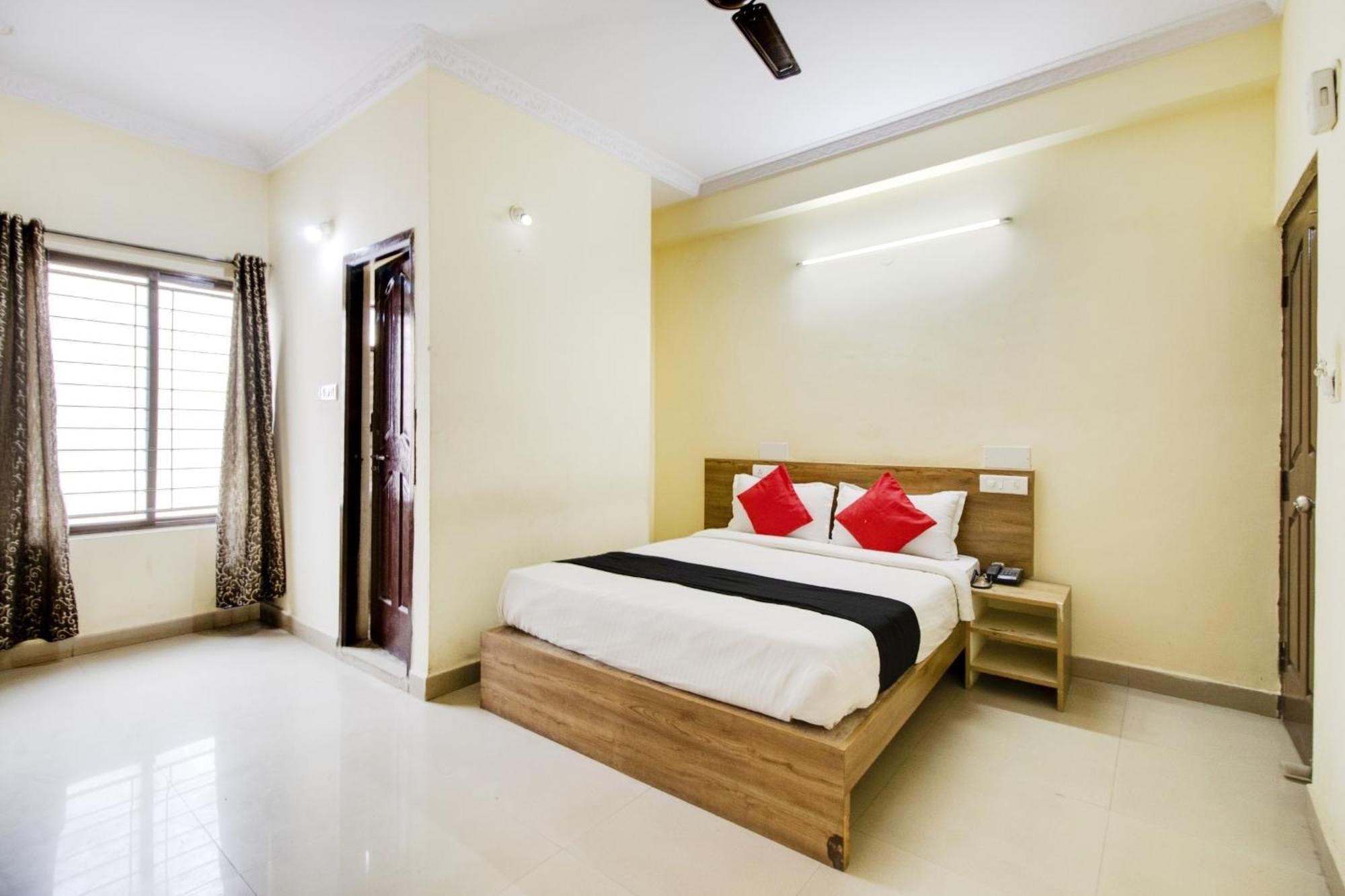 Oyo 75993 Shanti Nivas Hotel Bangalore