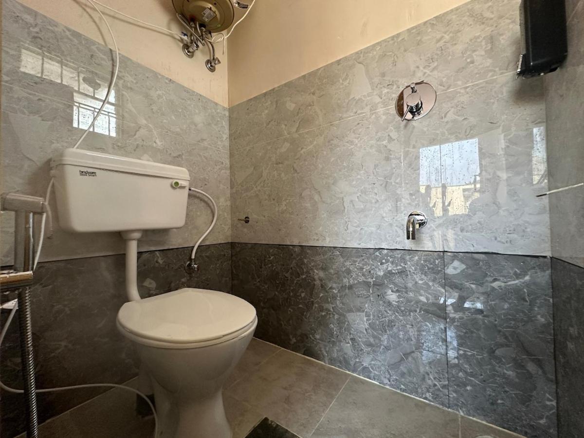 950m From Jp Nagar Metro 4th Floor Apartment