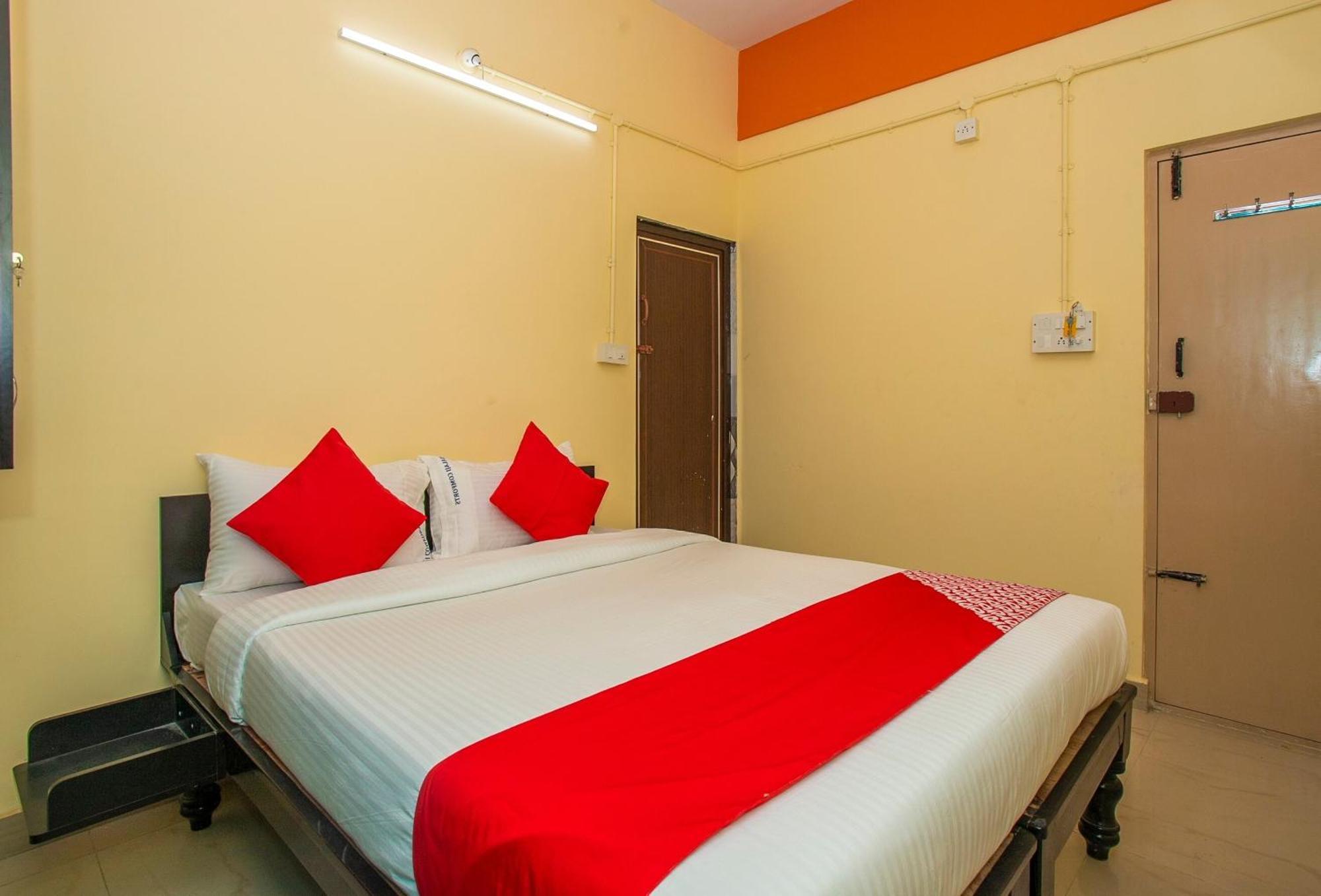O Sri Hari Premium Comforts Near Sandhya Digital K Theatre Hotel