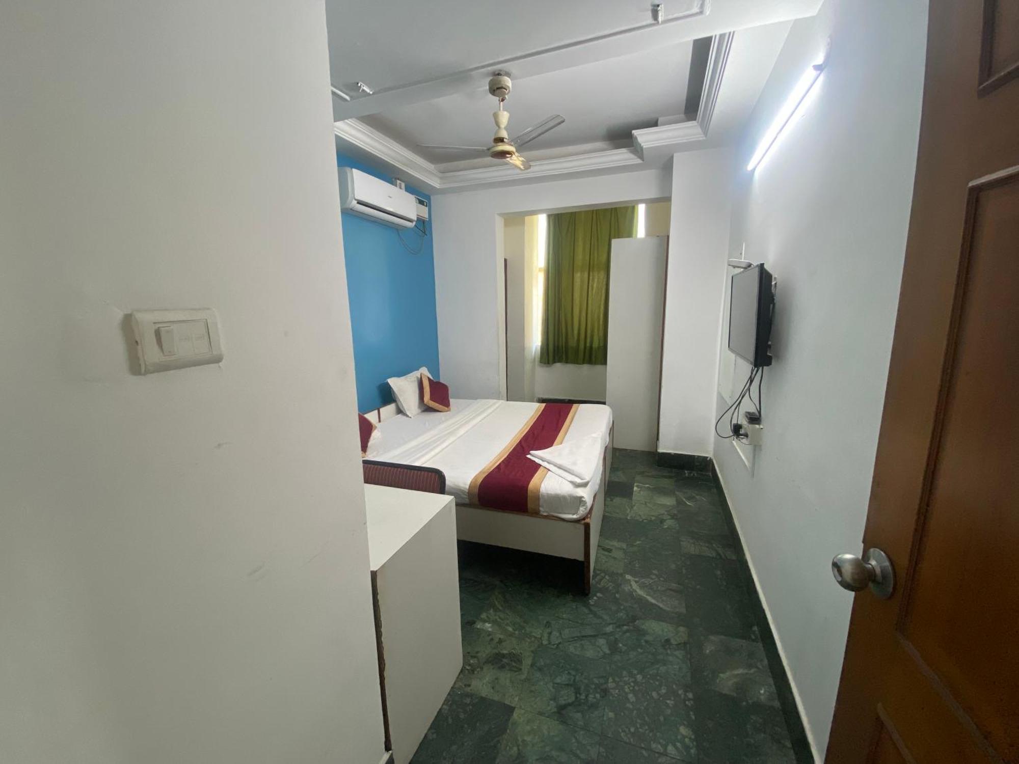 Townhall Hotel 3*