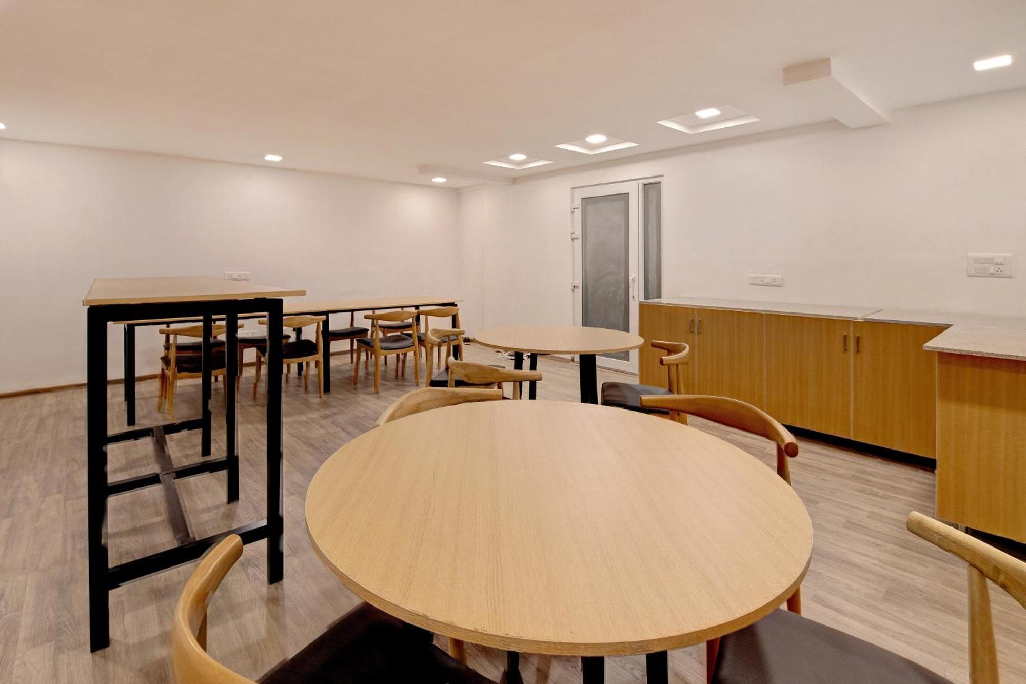 Hotel Townhouse Siri Residency 4*