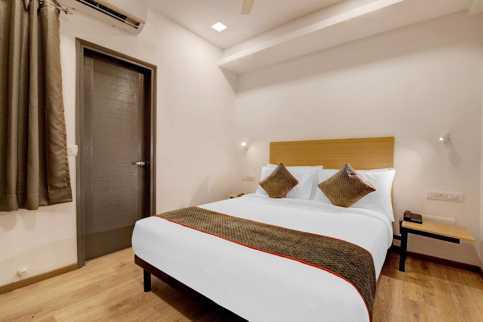Super Townhouse Siri Residency Hotel