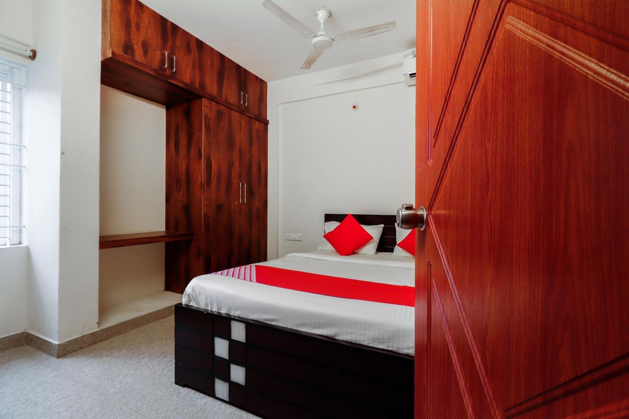 Gn Collection O Near Rajajinagar Industrial Estate Hotel 3*
