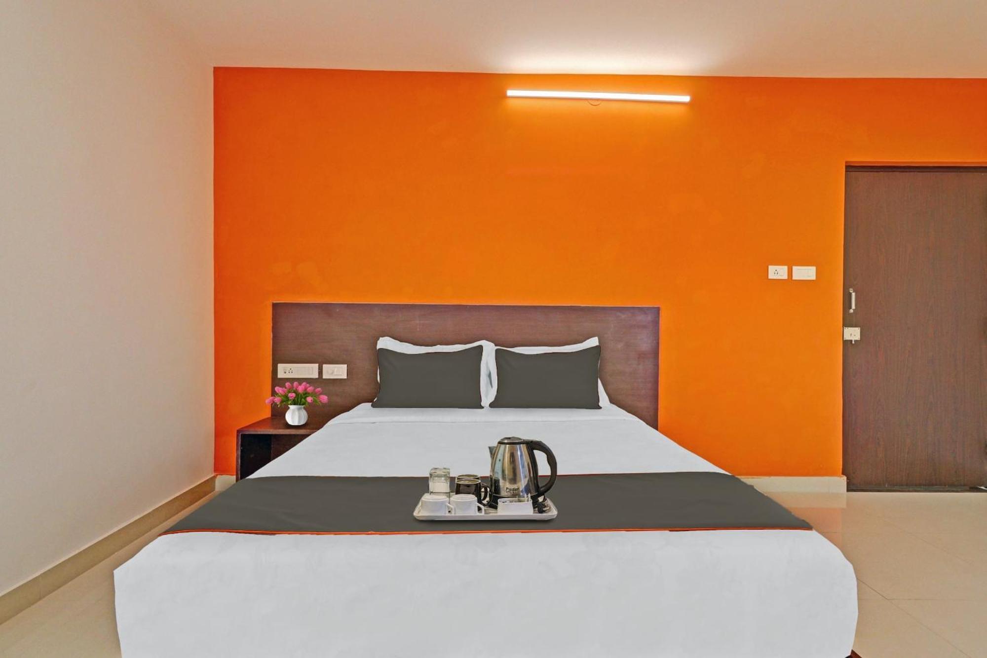 Hotel Super Capital O Blooms Near Snow Bangalore