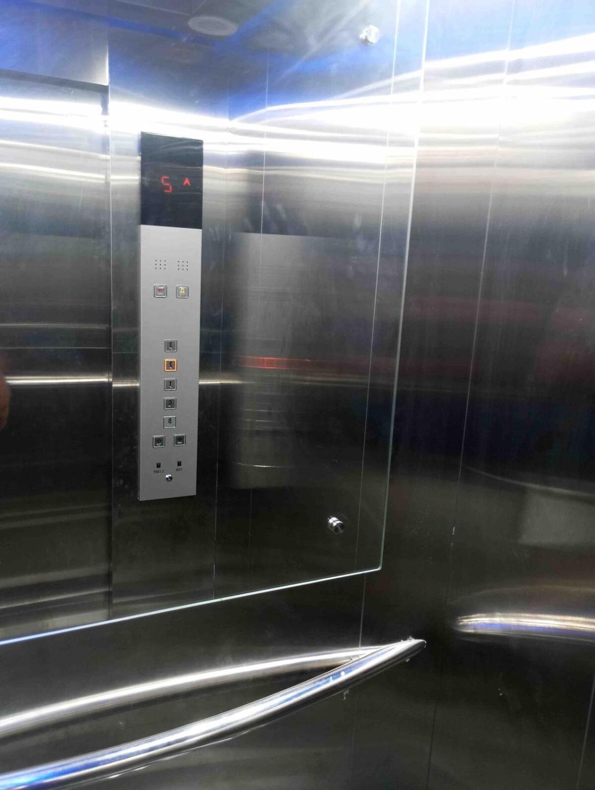 Amazistay Offers A Smart With Private Hot Jacuzzi *