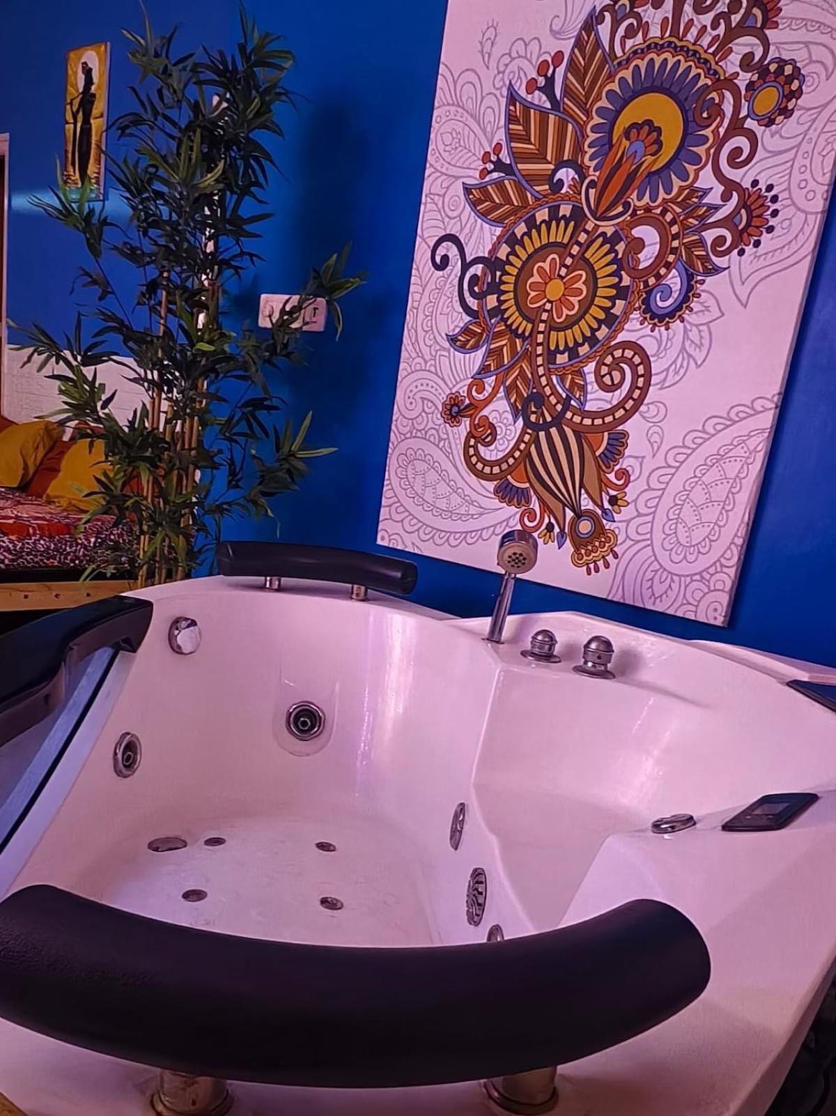 Amazistay Offers A Smart With Private Hot Jacuzzi