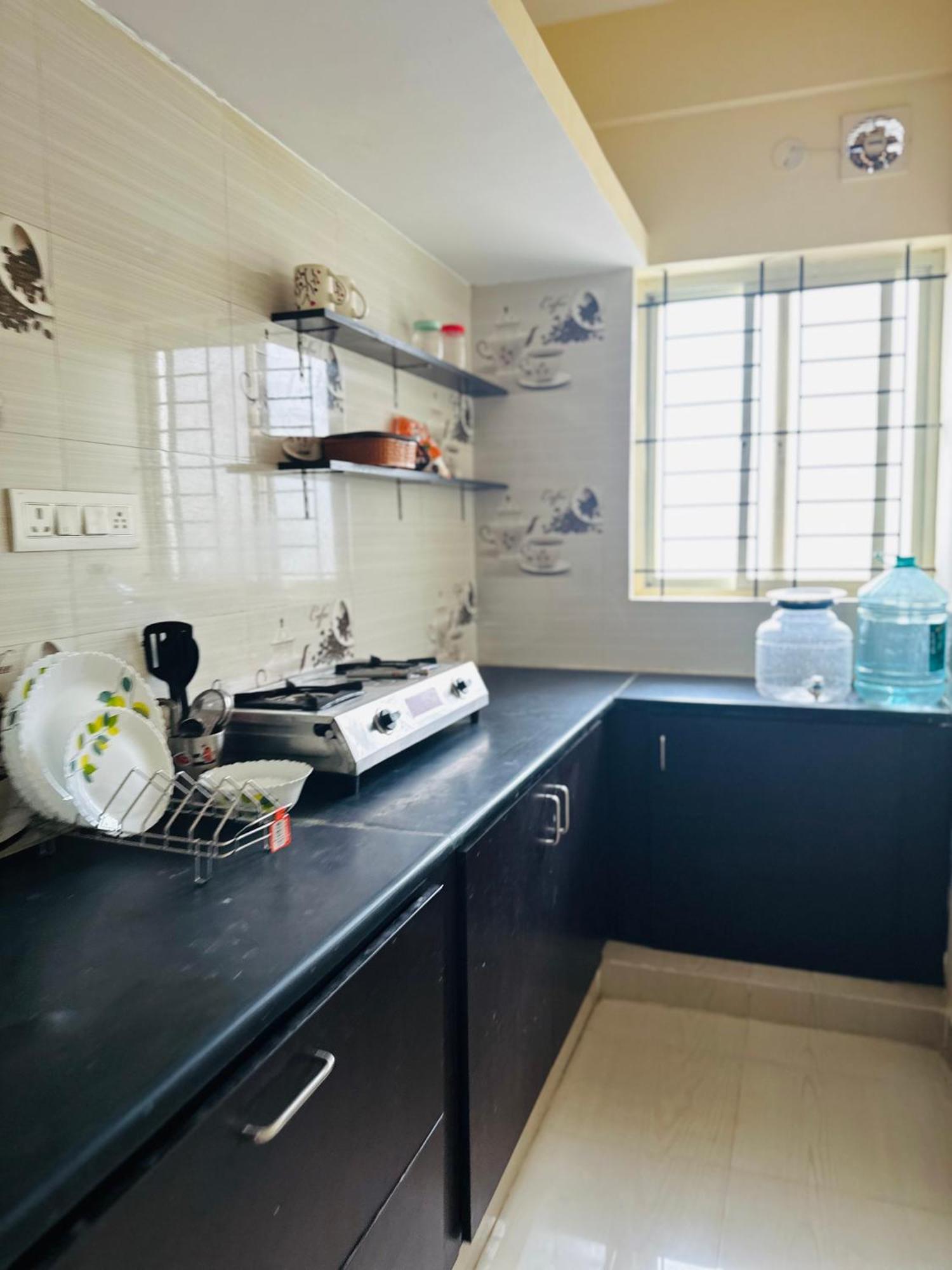 Dedicated 1bhk With Balcony Near Itpl Apartamento