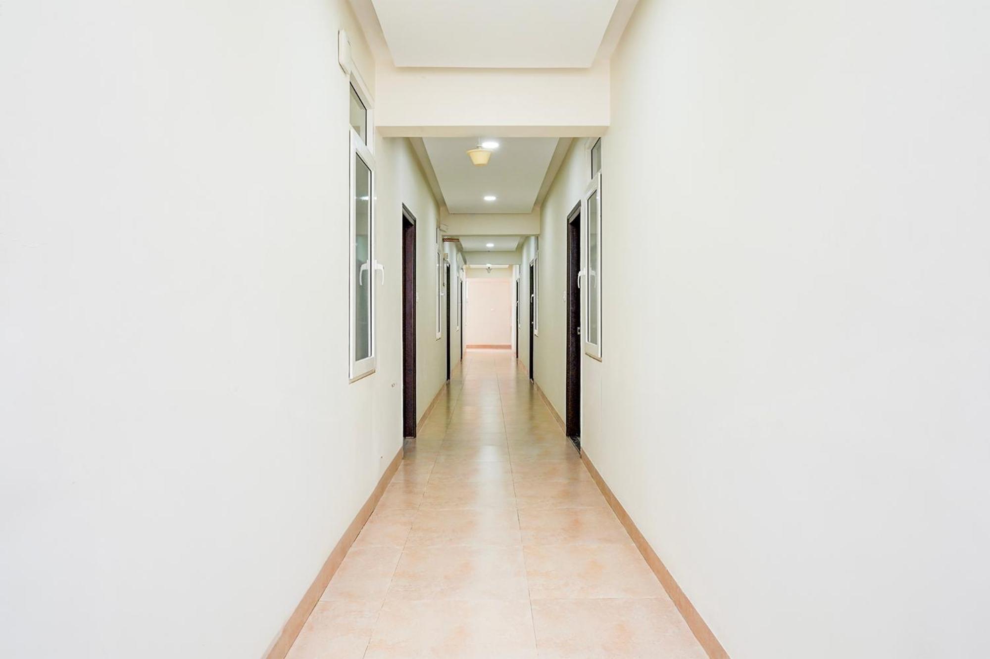 Hotel Fabhotel Atithi Residency