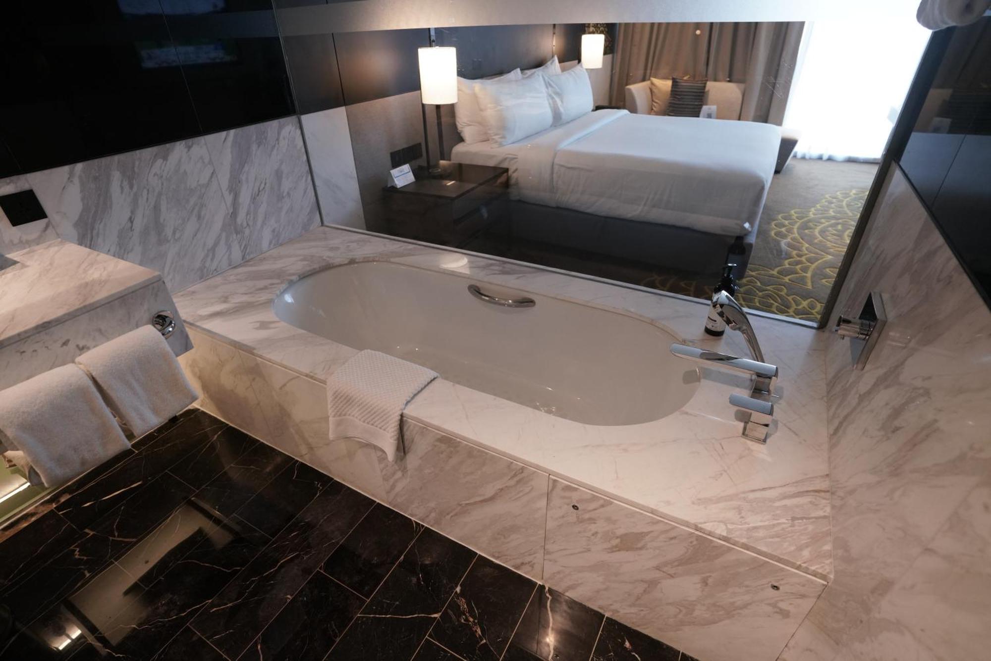 Hotel Hilton Embassy Manyata Business Park 5*
