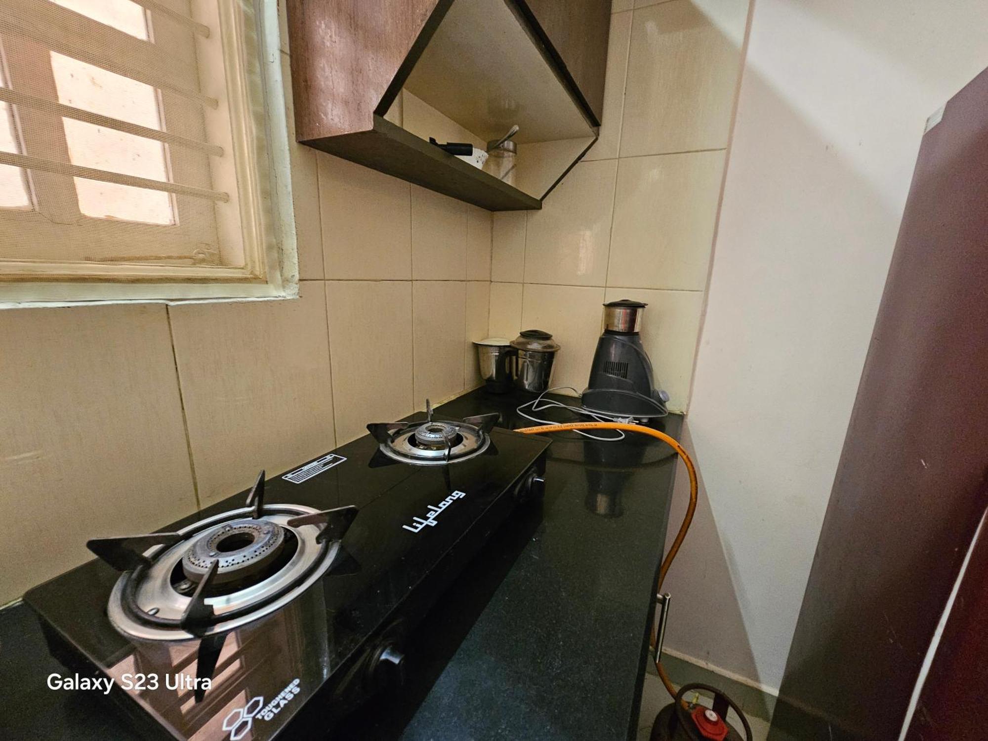 Art House- Ac Luxury Service Apartment
