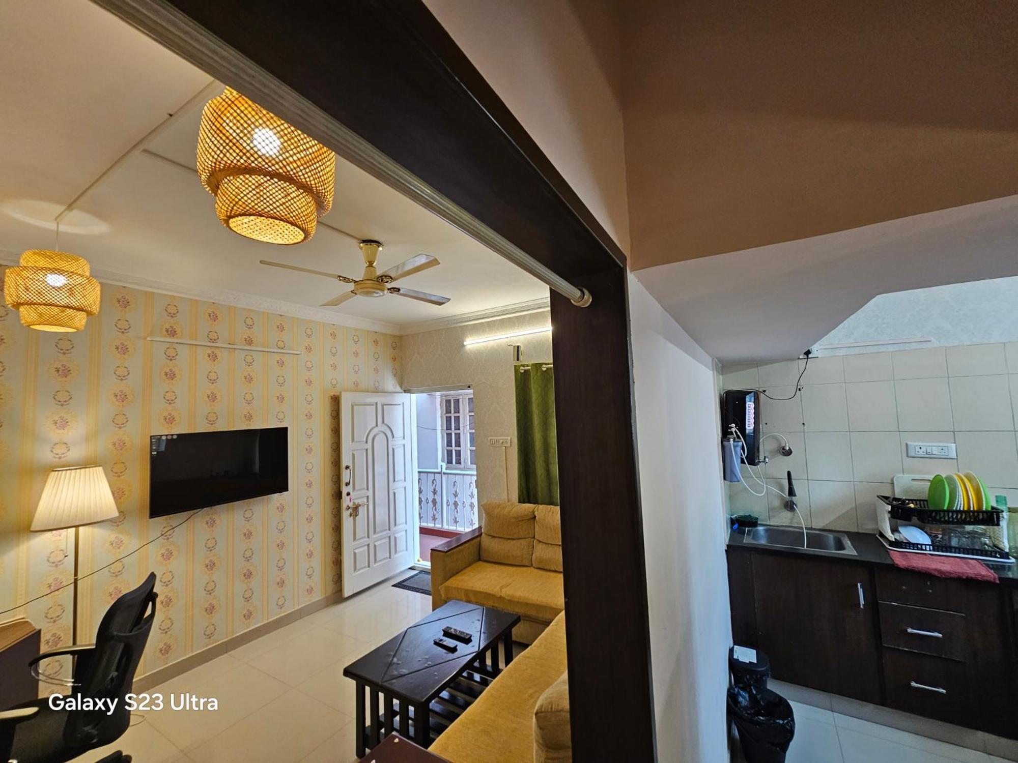 Art House- Ac Luxury Service Apartment