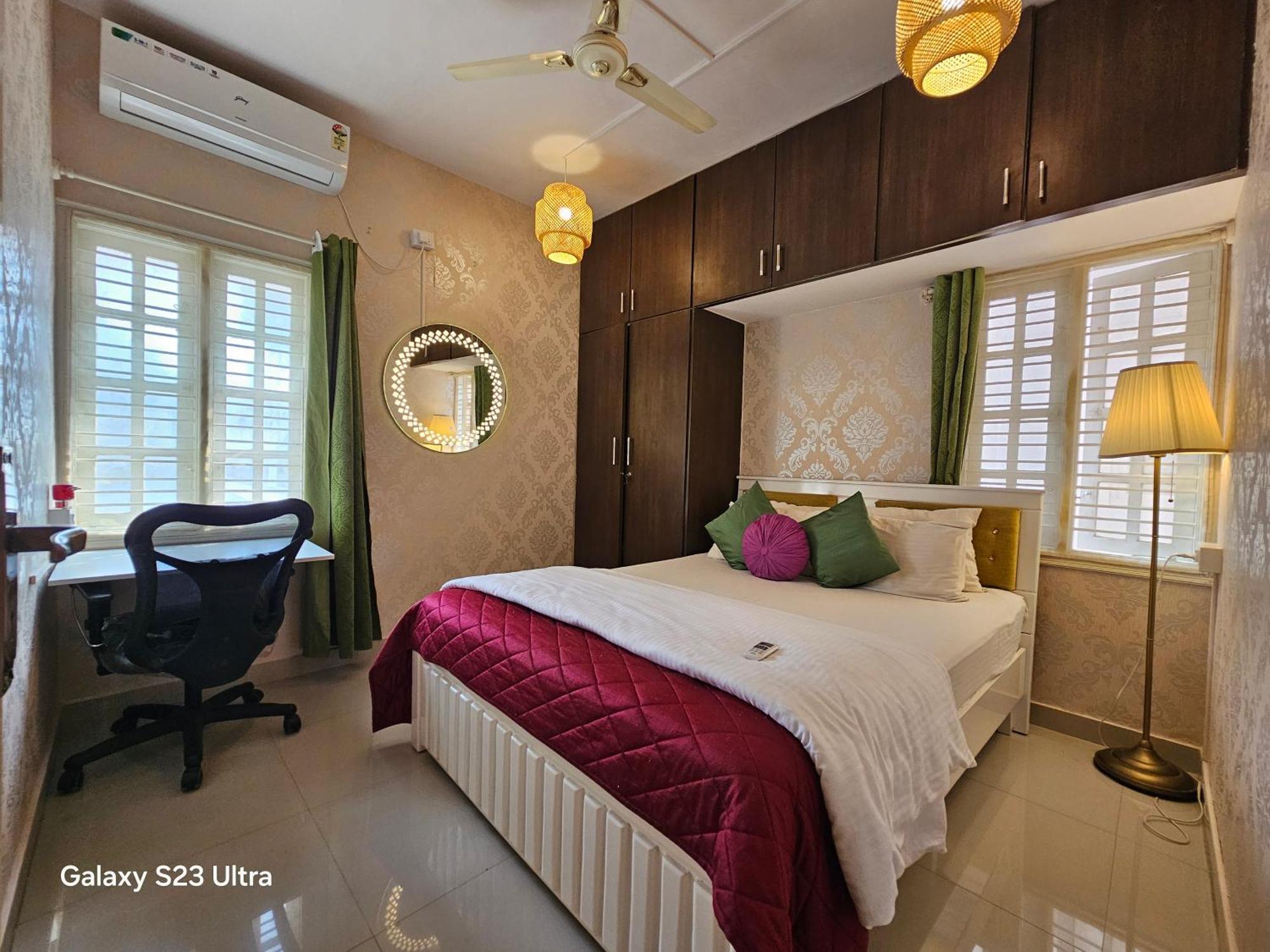 Art House- Ac Luxury Service Apartment *