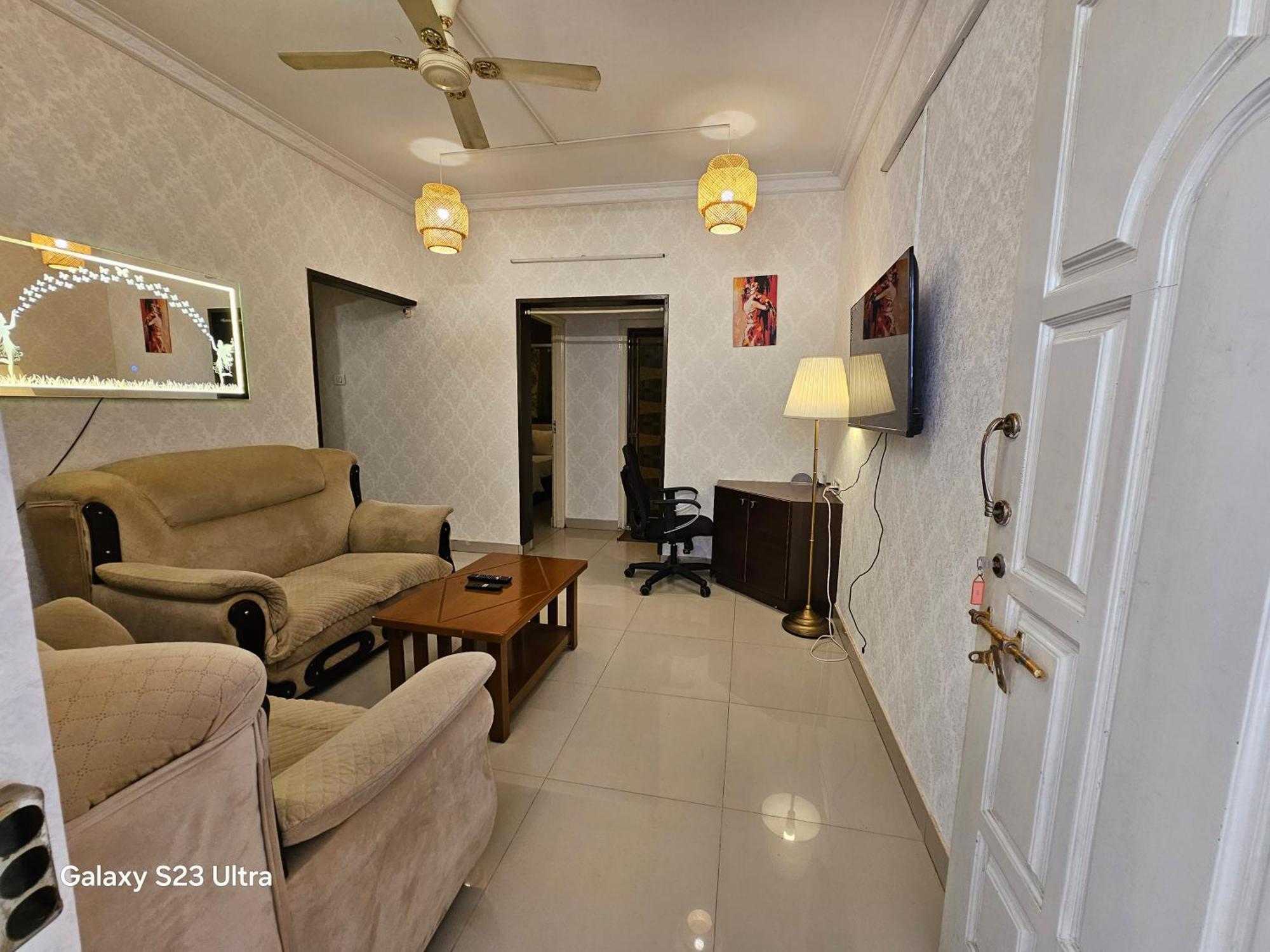 Art House- Ac Luxury Service Apartment *