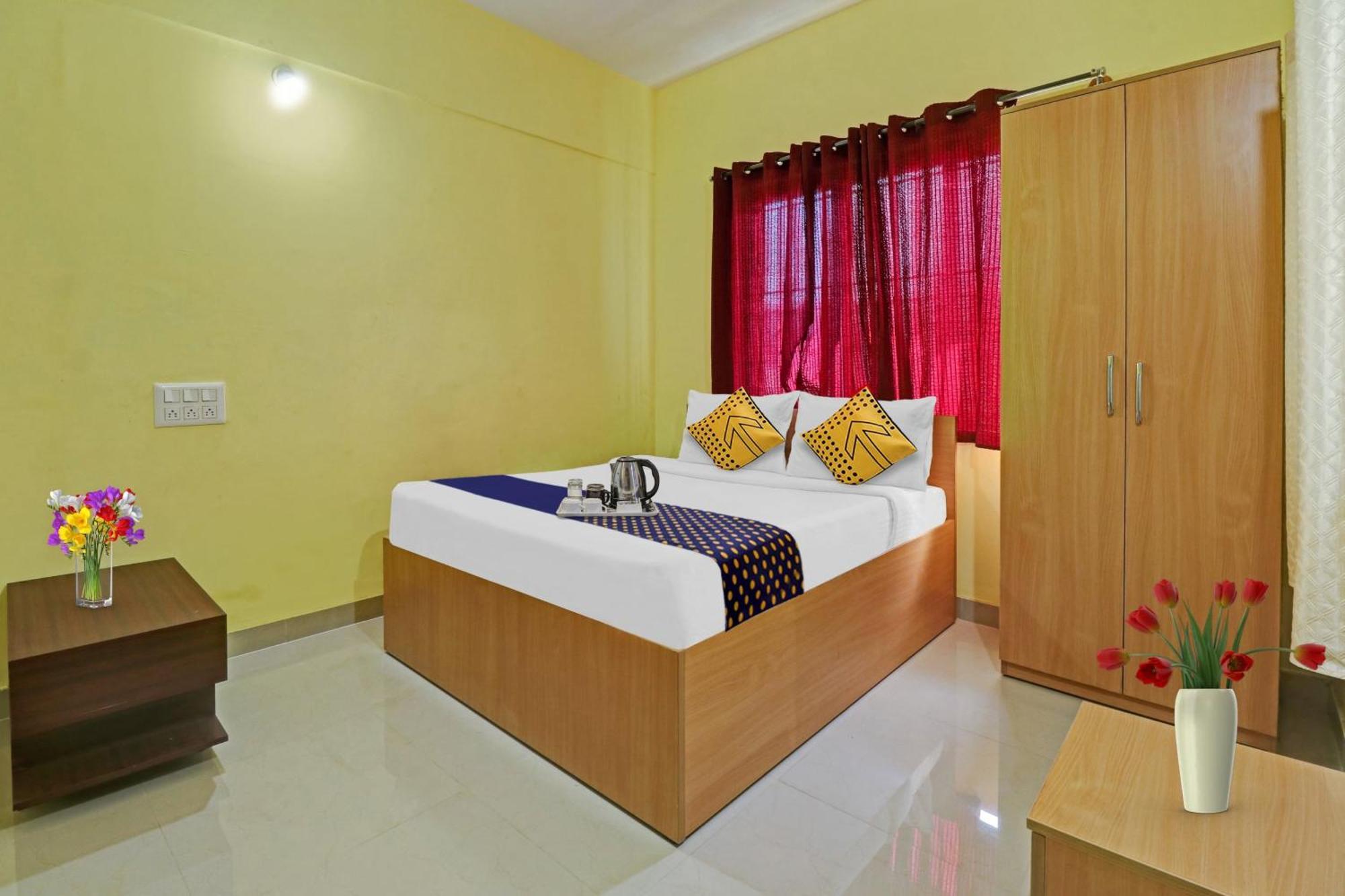 Spot On 70112 Sri Saptagiri Bording Hotel
