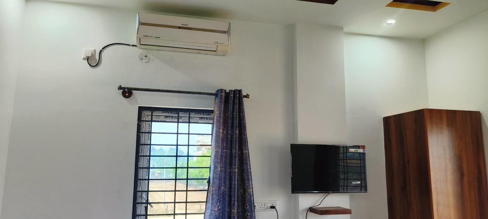 Hotel Pph Living Jai Maruthi Boarding & 3*