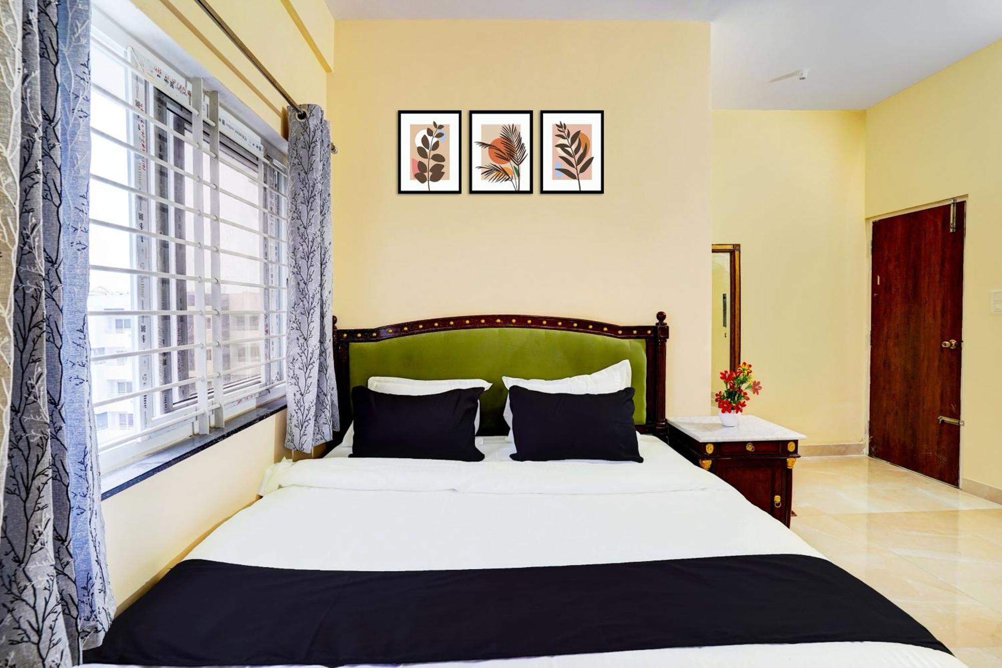 O Rr Comforts Hotel