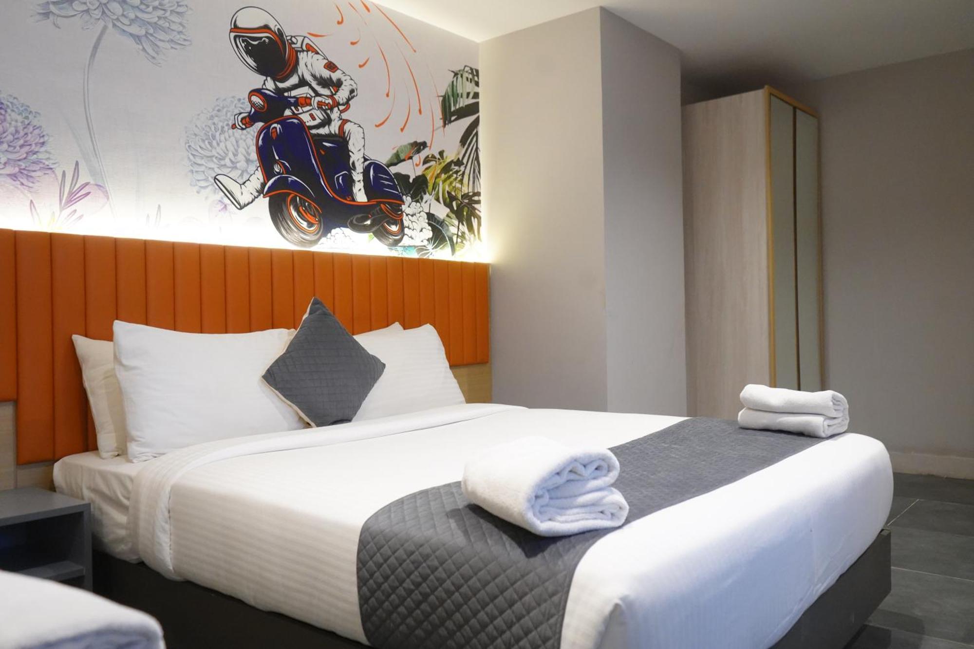 Electroniccity 3*
