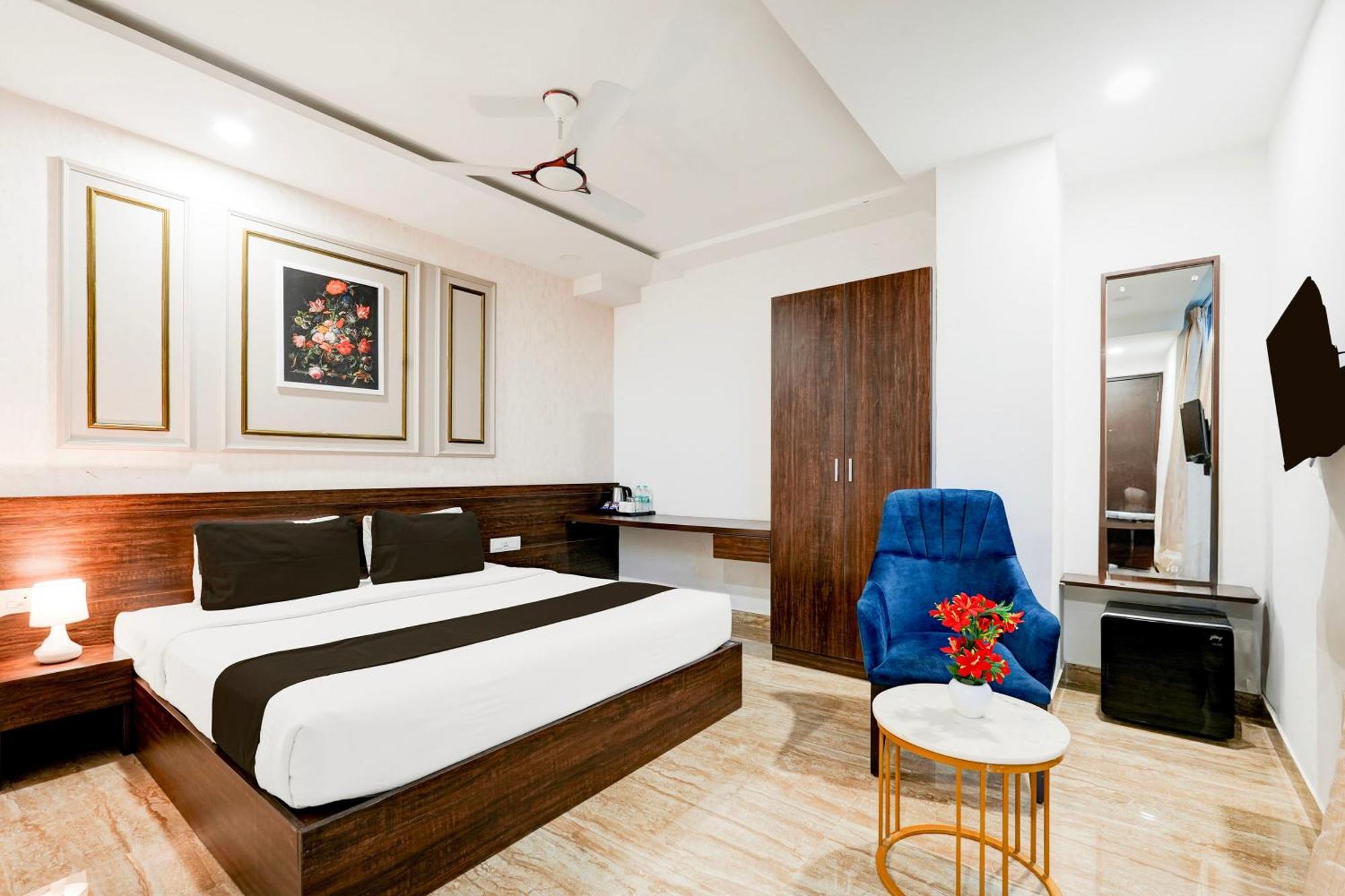 Hotel Super Townhouse Oak Aecs Formerly Times