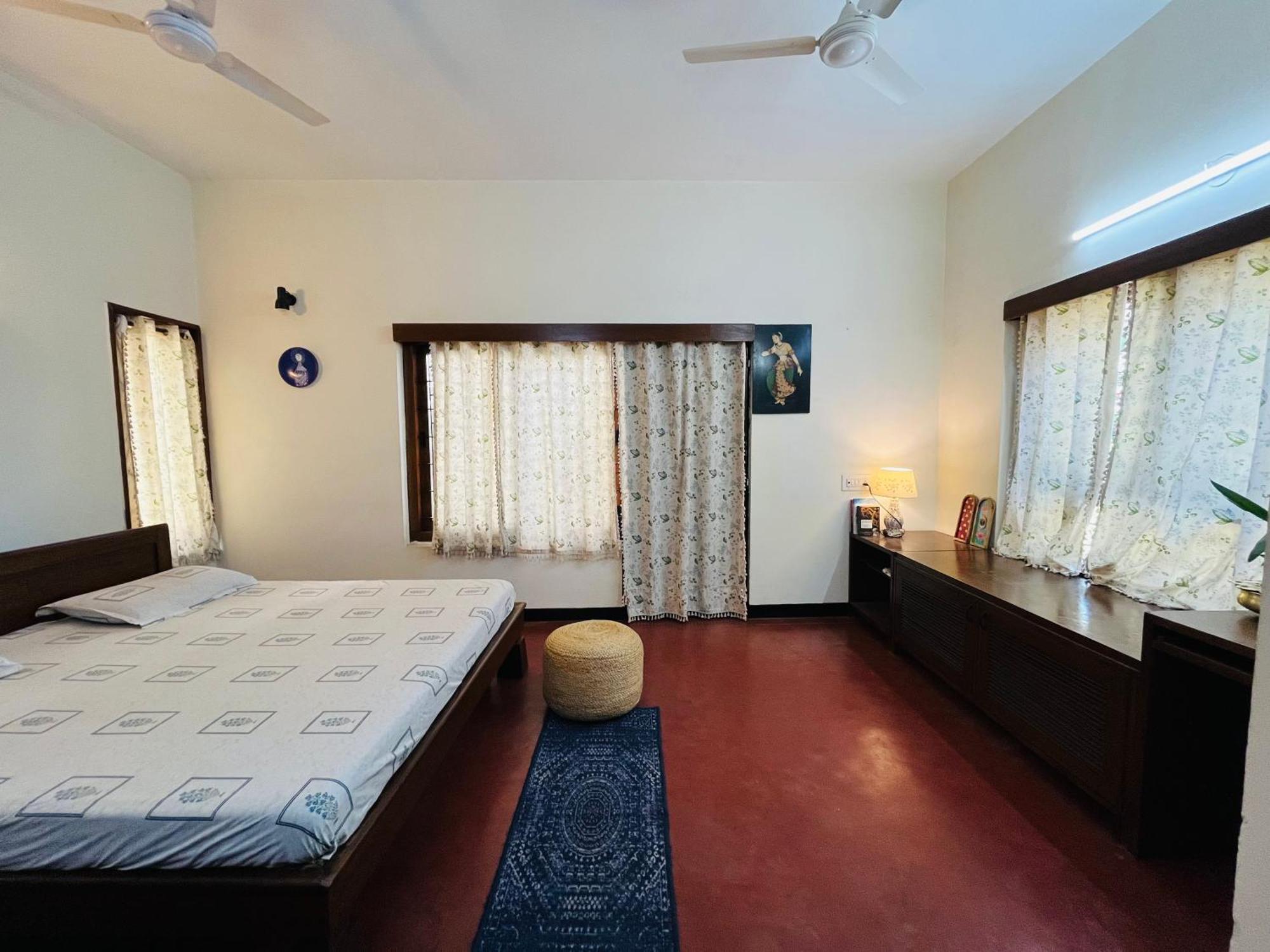 Spacious With A Garden View In A Charming Near Indiranagar