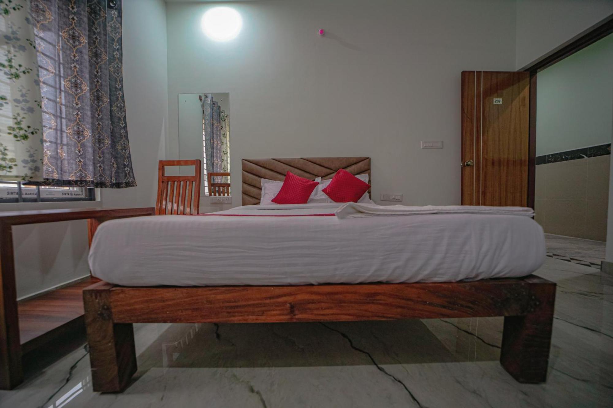 Hotel Pph Living Jai Maruthi Boarding & Bangalore