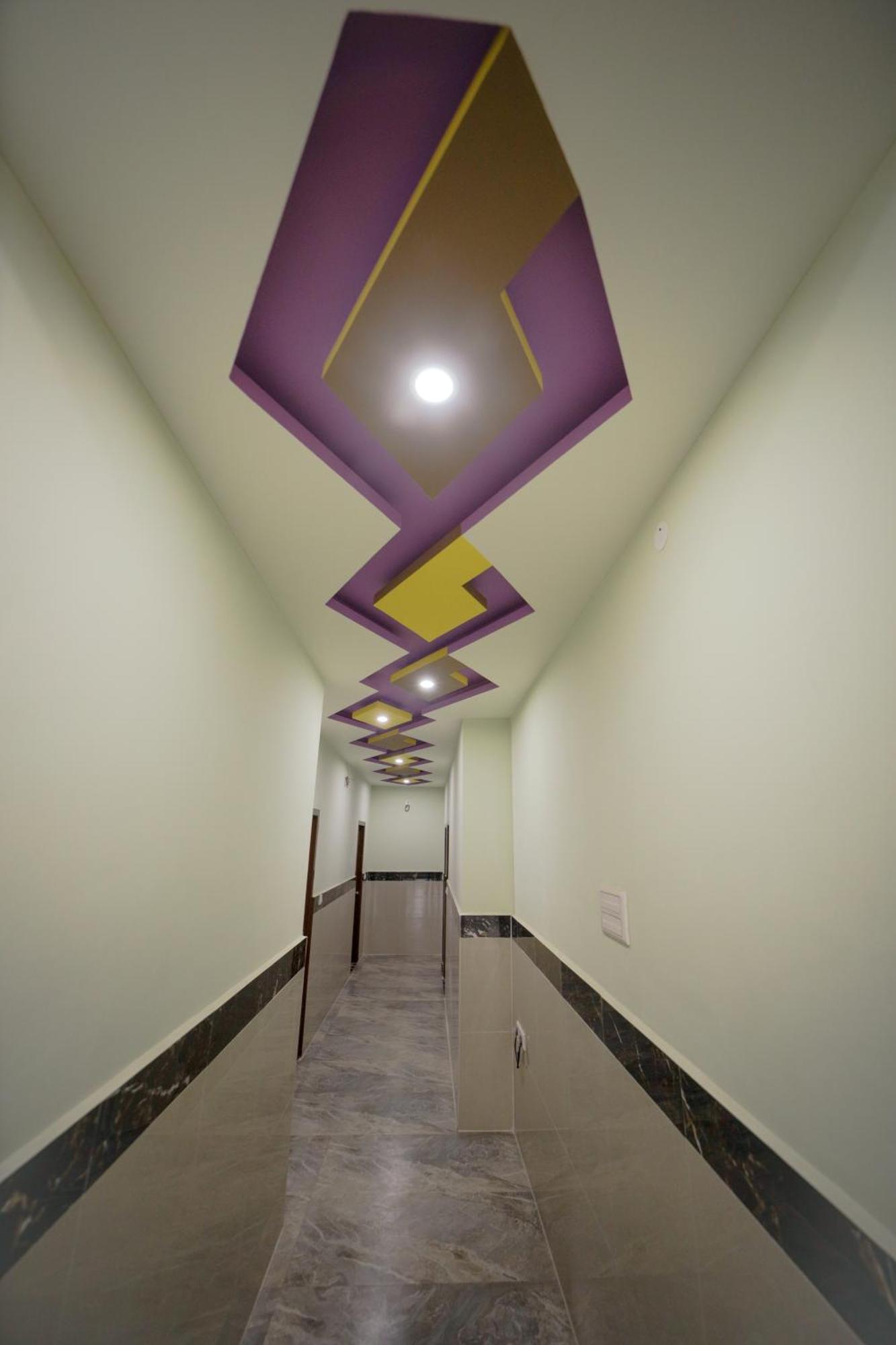 Hotel Pph Living Jai Maruthi Boarding & 3*