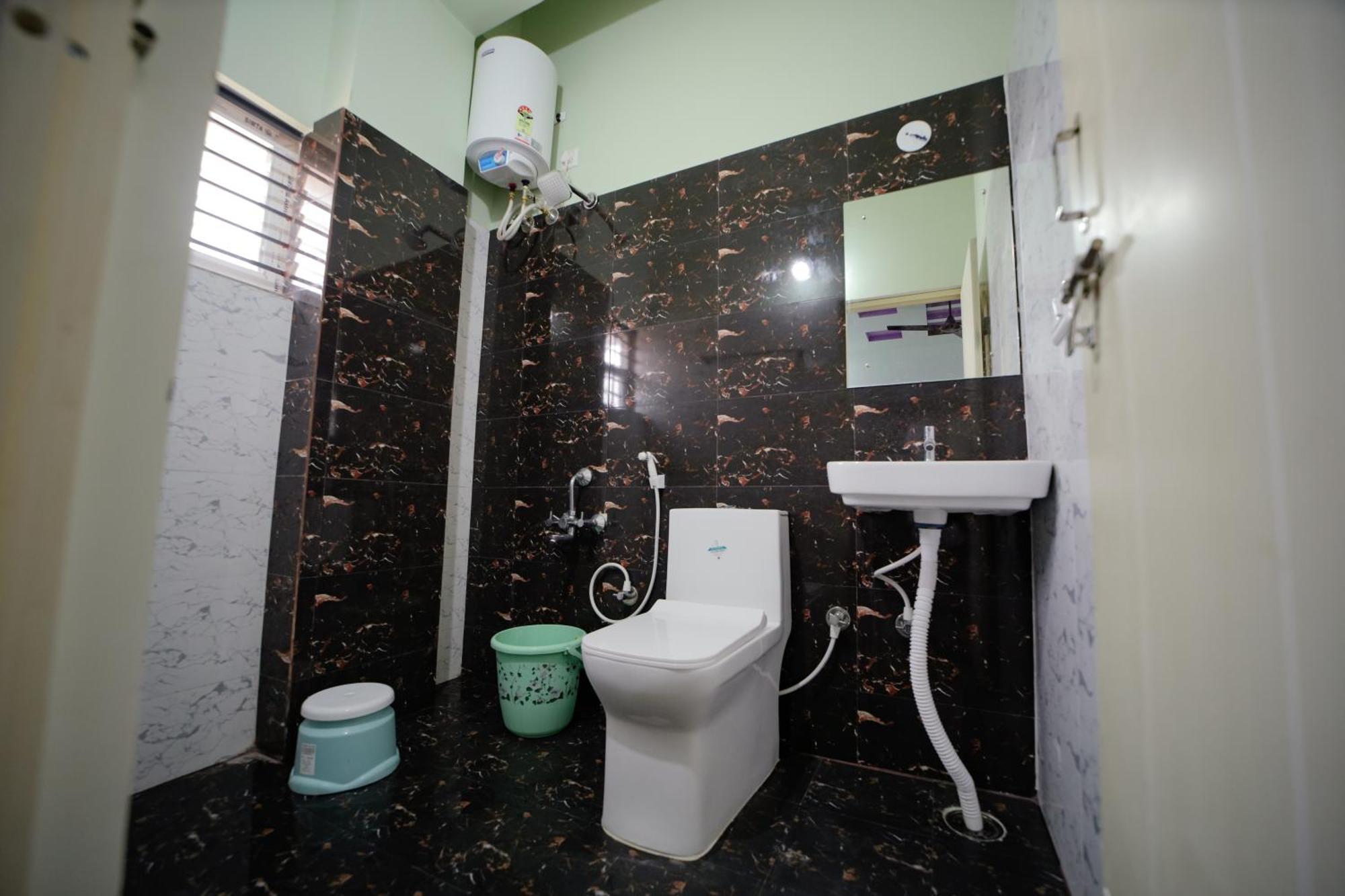 Pph Living Jai Maruthi Boarding & 3*