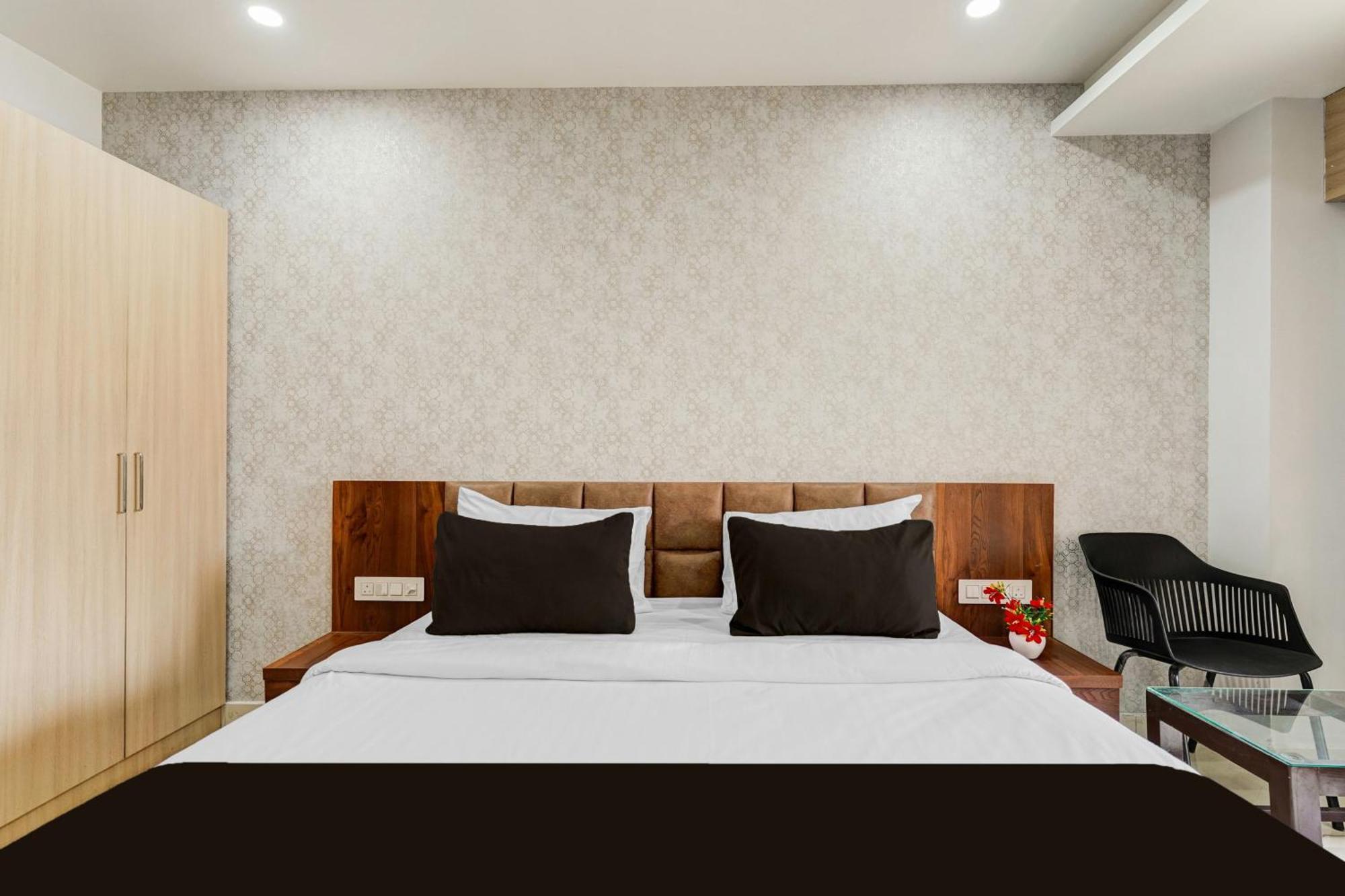 Super Townhouse Oak Dlf Newtown Hotel Bangalore