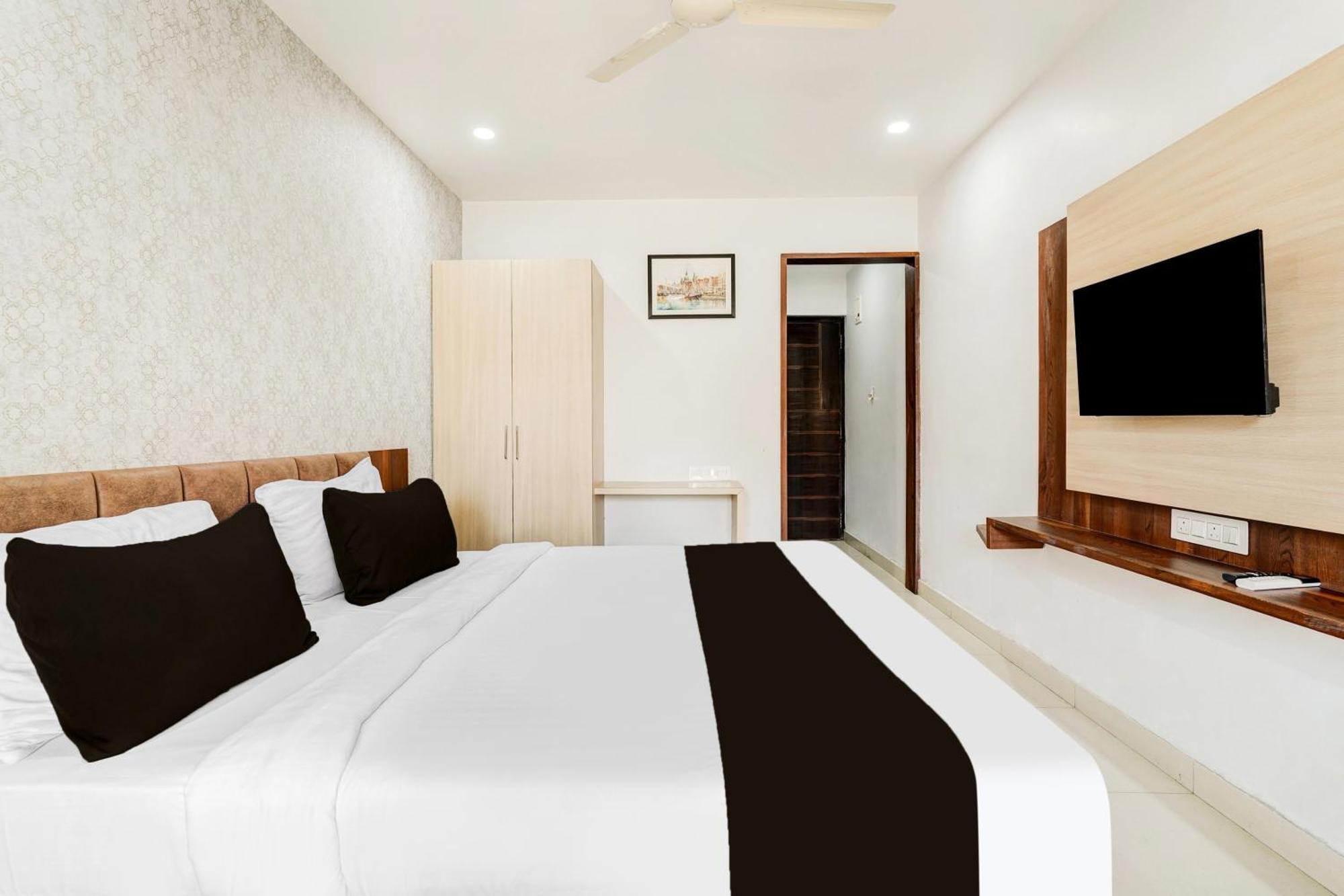 Super Townhouse Oak Dlf Newtown Bangalore