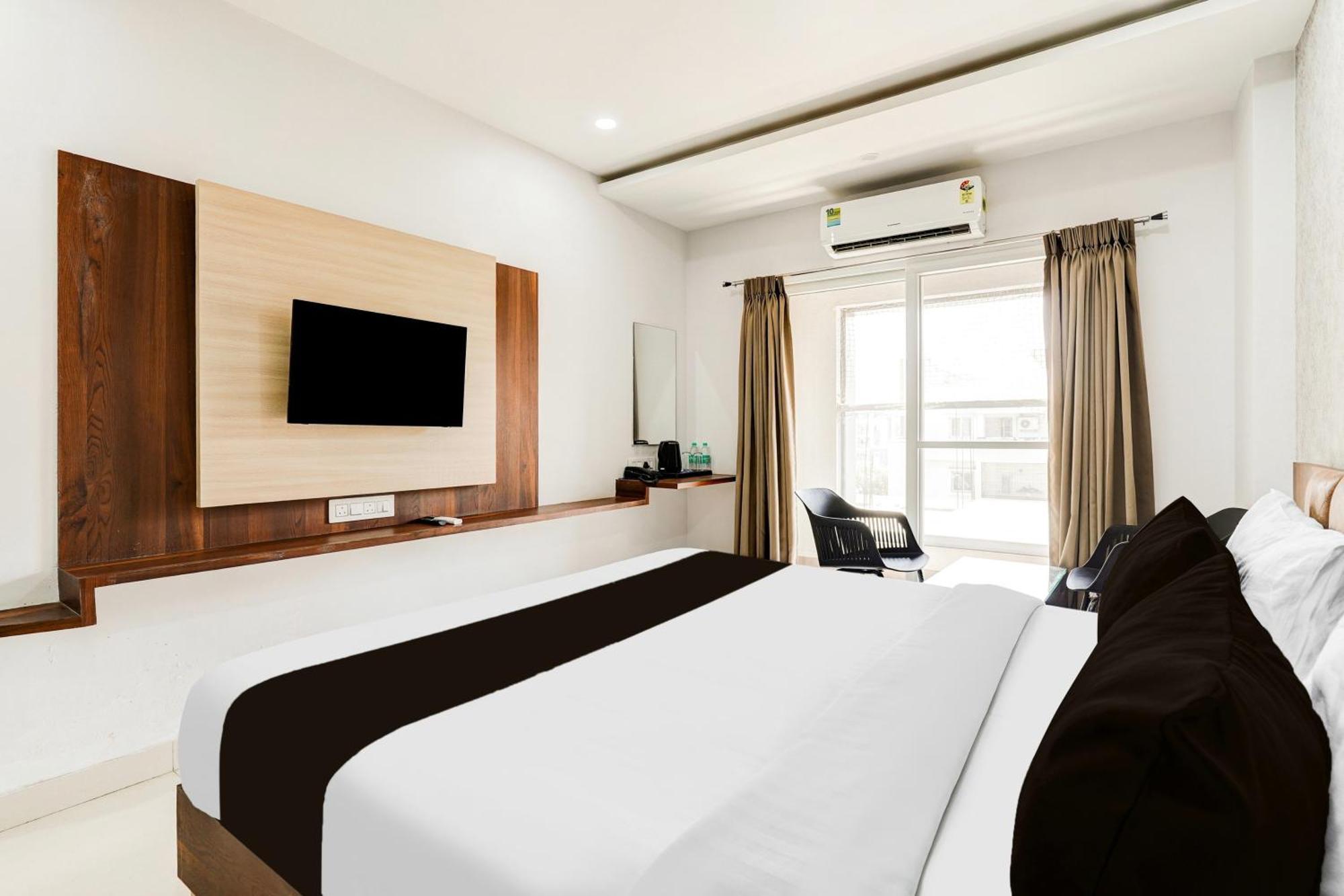 Super Townhouse Oak Dlf Newtown Bangalore