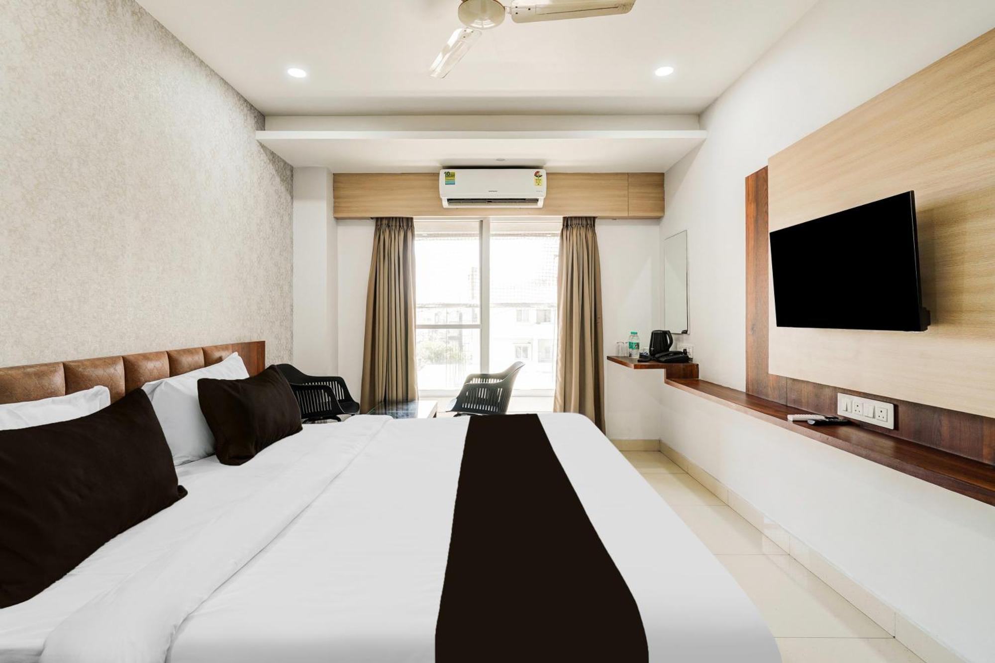 Super Townhouse Oak Dlf Newtown 3* Bangalore