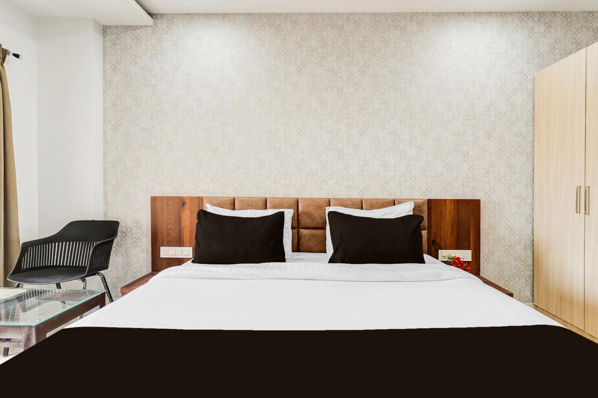 Super Townhouse Oak Dlf Newtown Bangalore