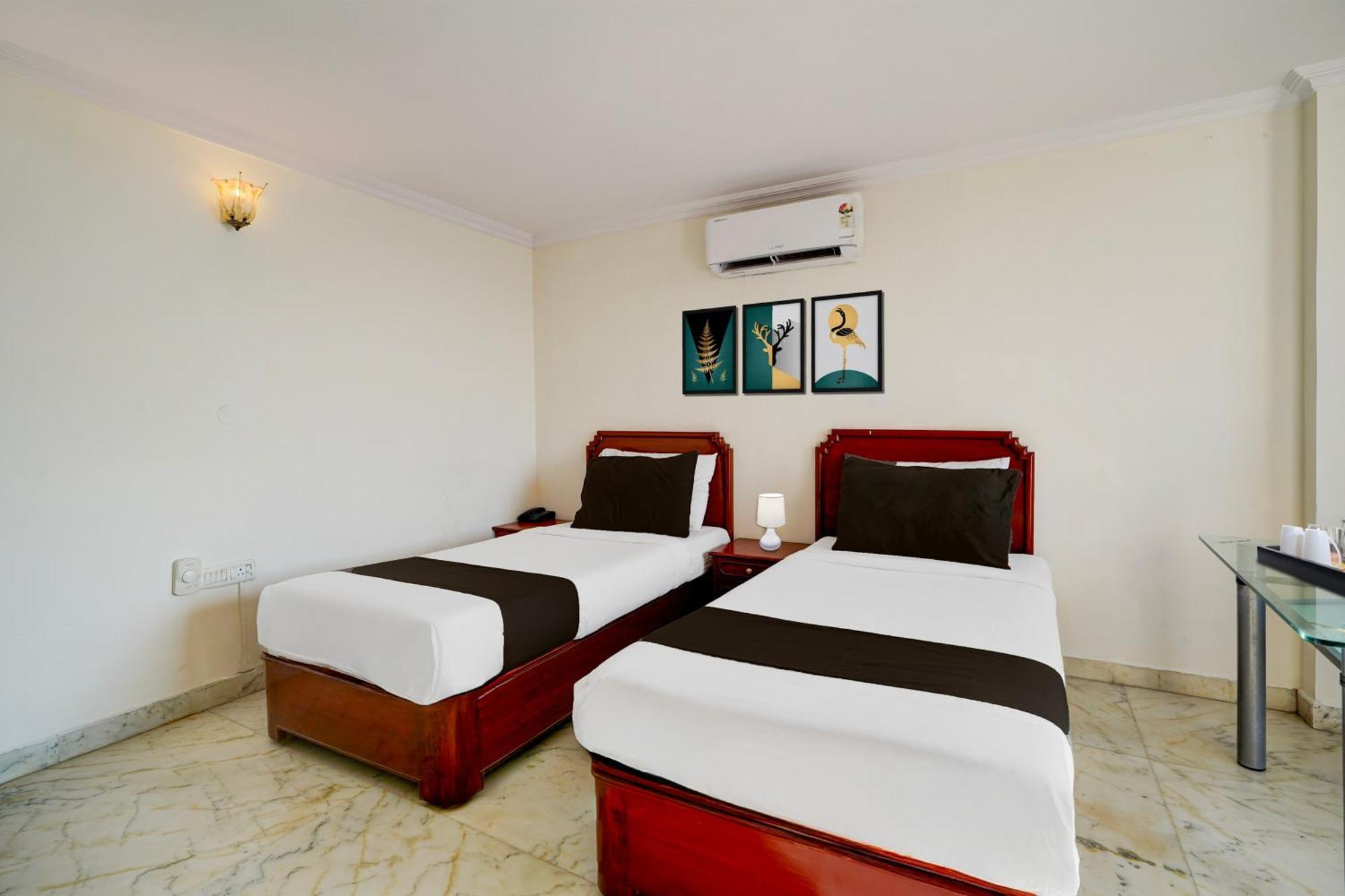 Super Townhouse Civil Aviation Hal Road Hotel