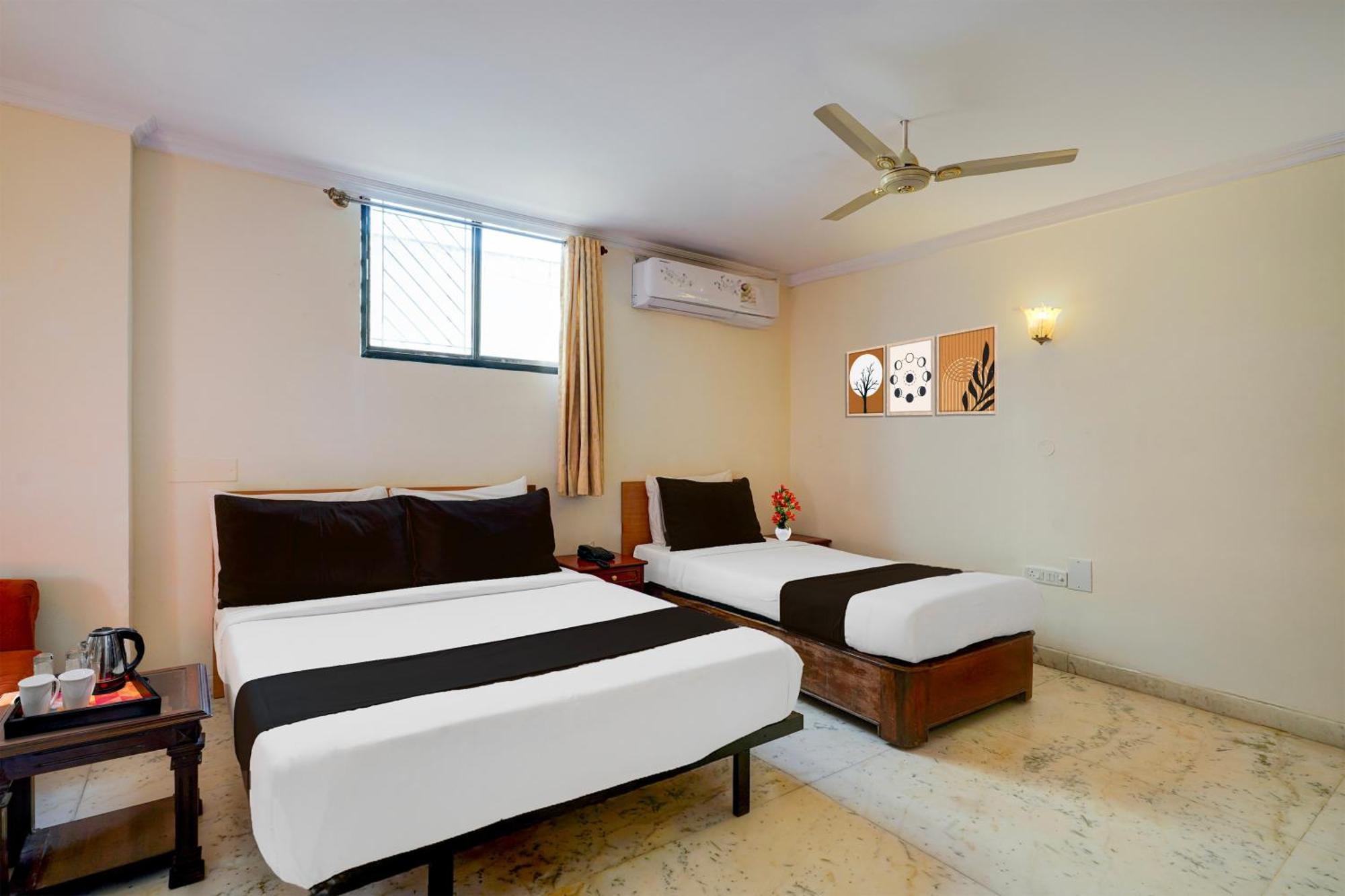 Super Townhouse Civil Aviation Hal Road Hotel