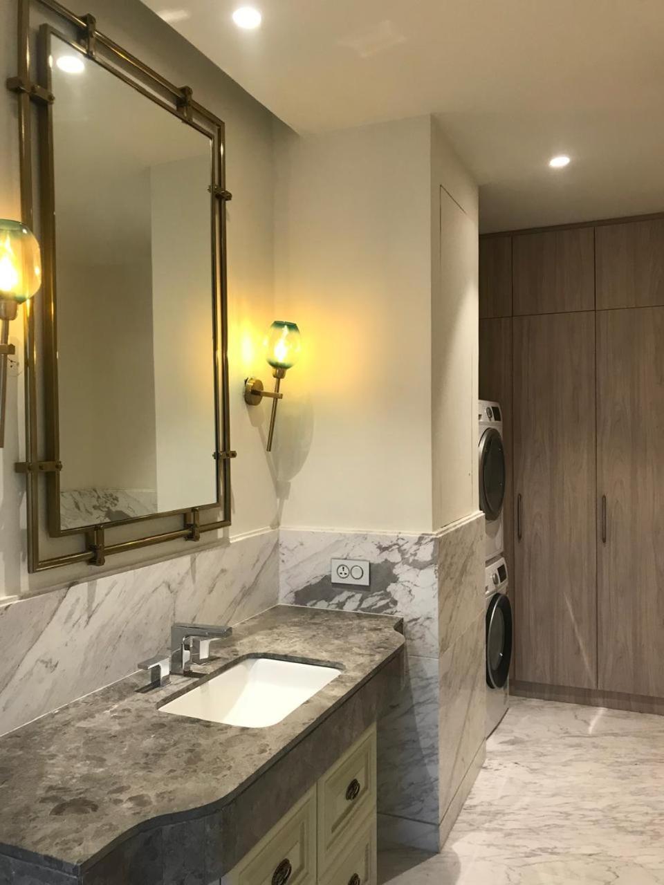 Apartment Luxury Attached With Leela